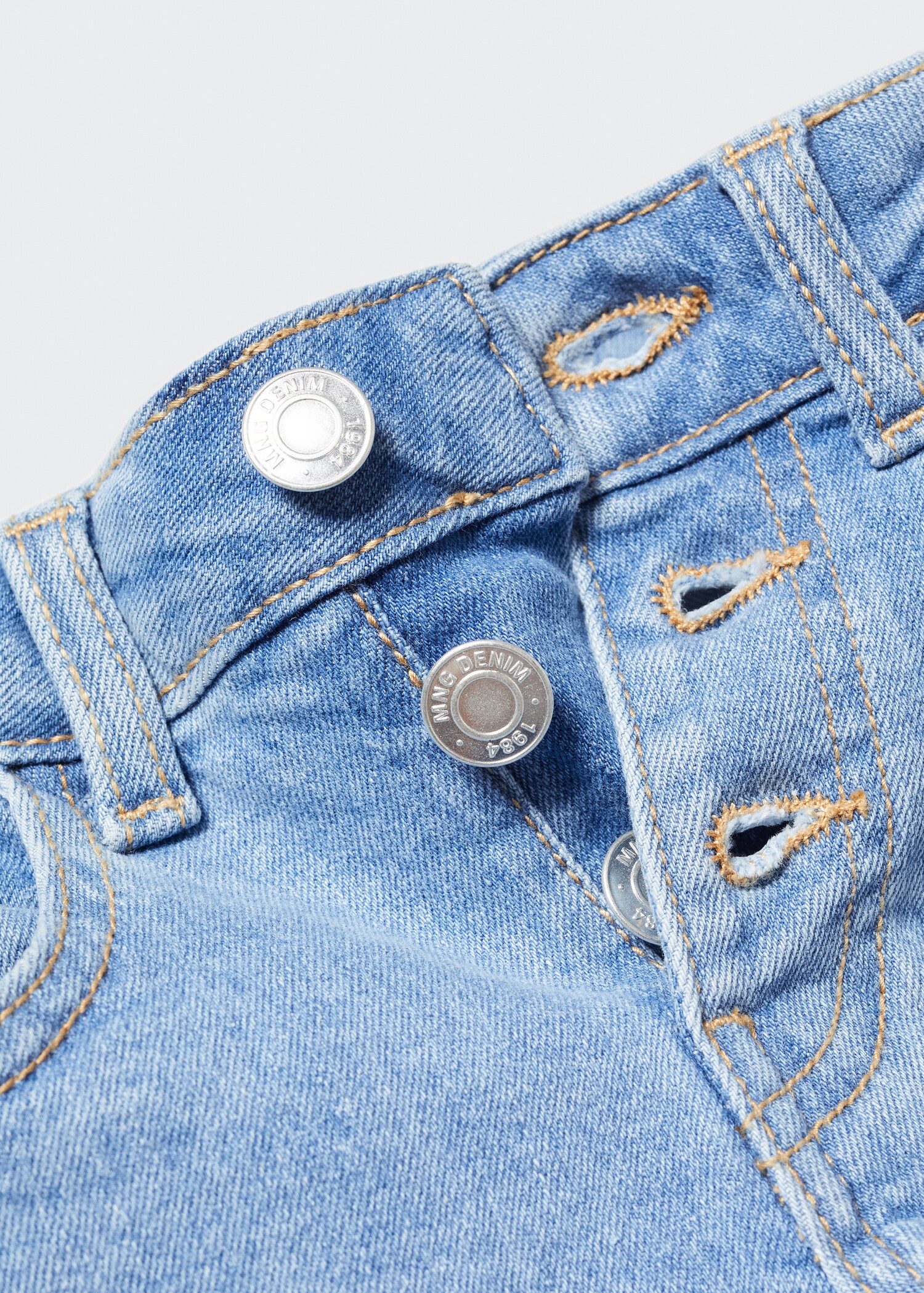 Frayed hem denim shorts - Details of the article 8