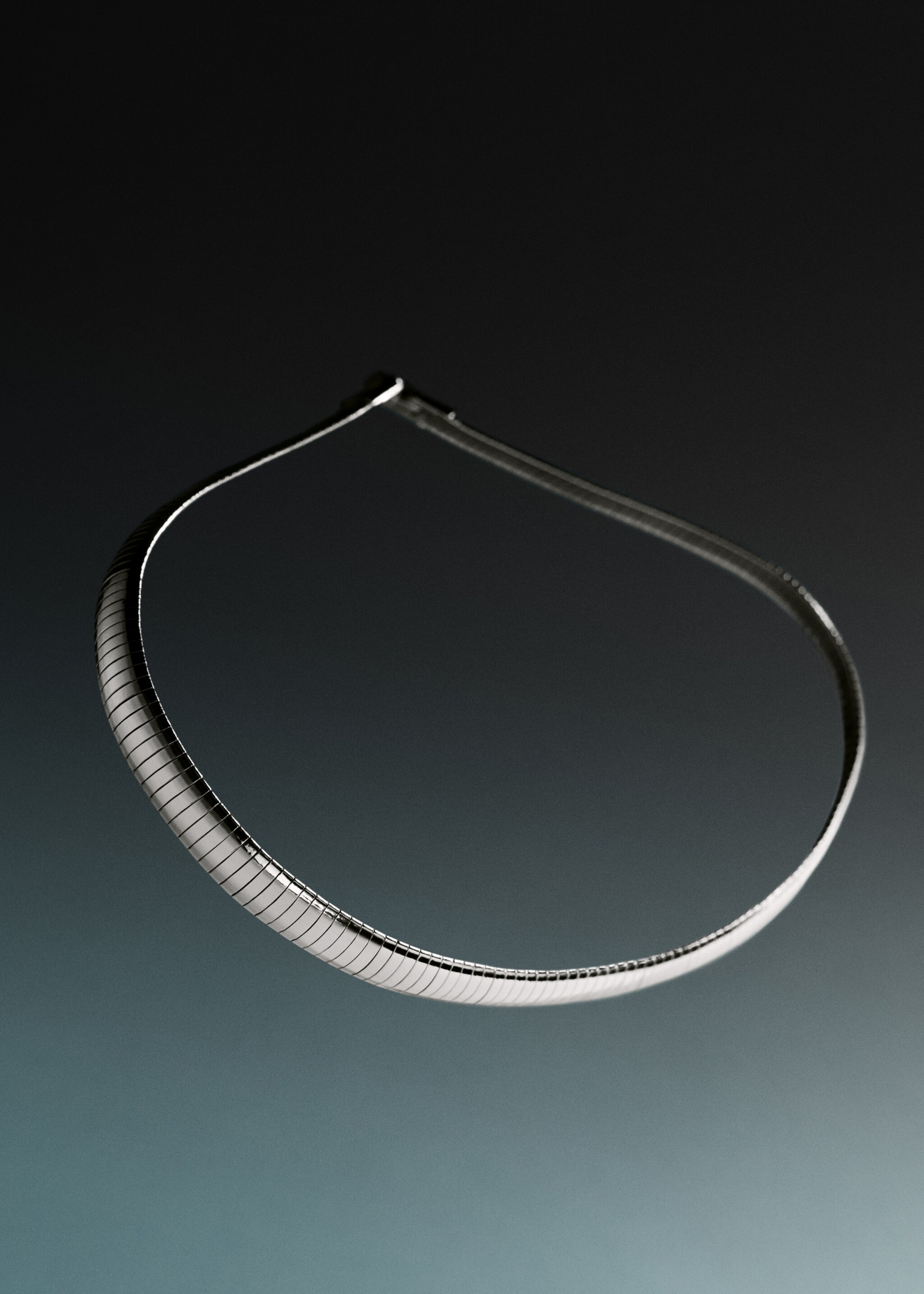 Collar choker rígid bany plata - Detall de l'article 7, Platejat. Ref: 47016317-00.