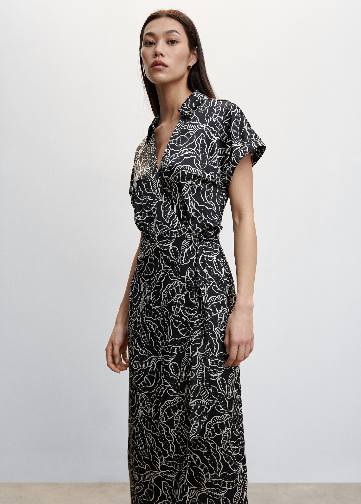 Vestido cruzado estampado - Plano medio