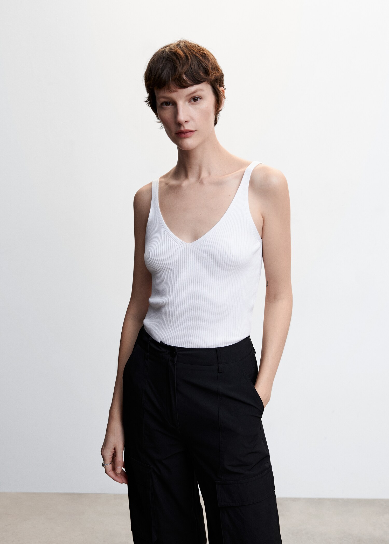 V-neck knitted top - Medium plane