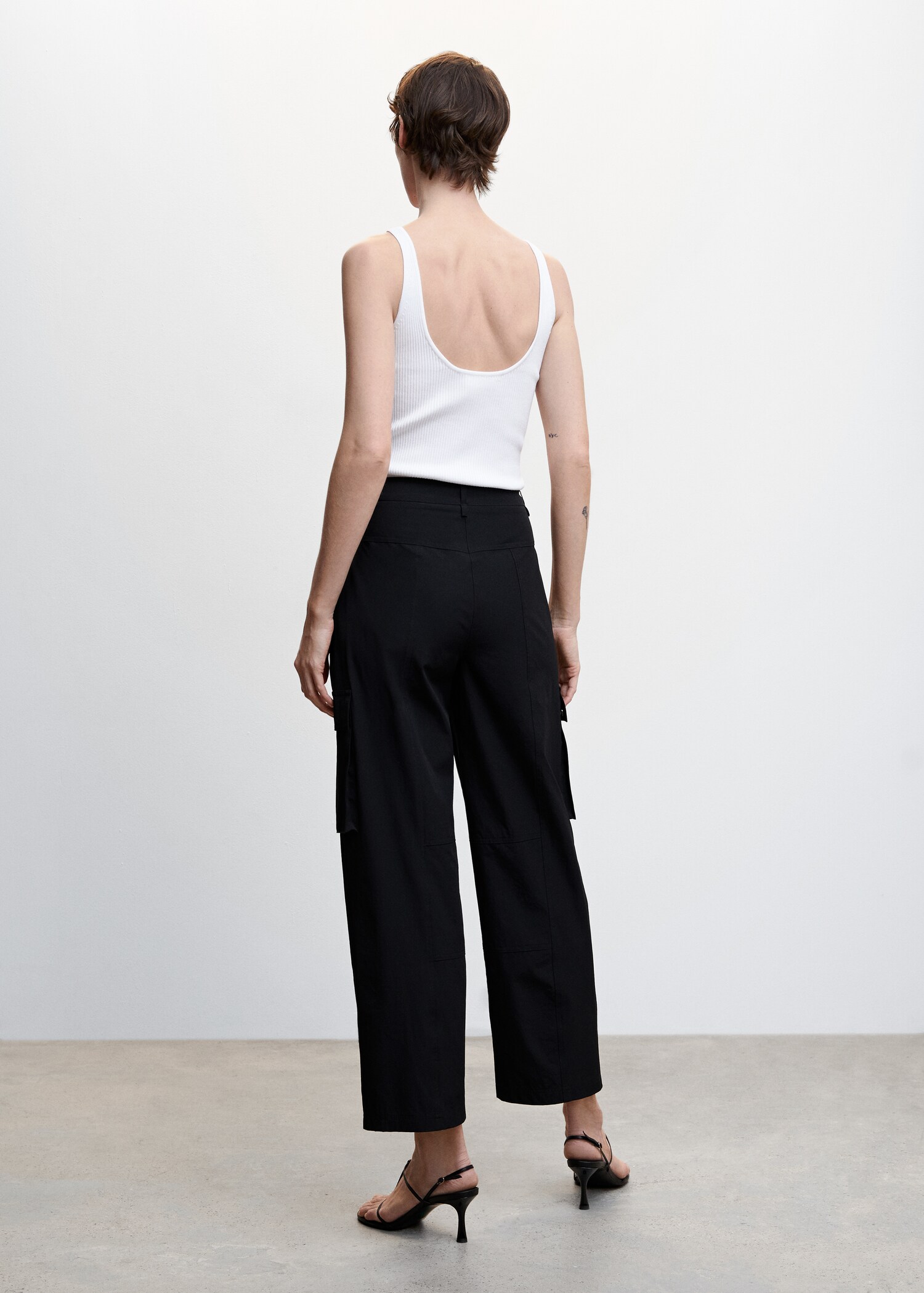 V-neck knitted top - Reverse of the article