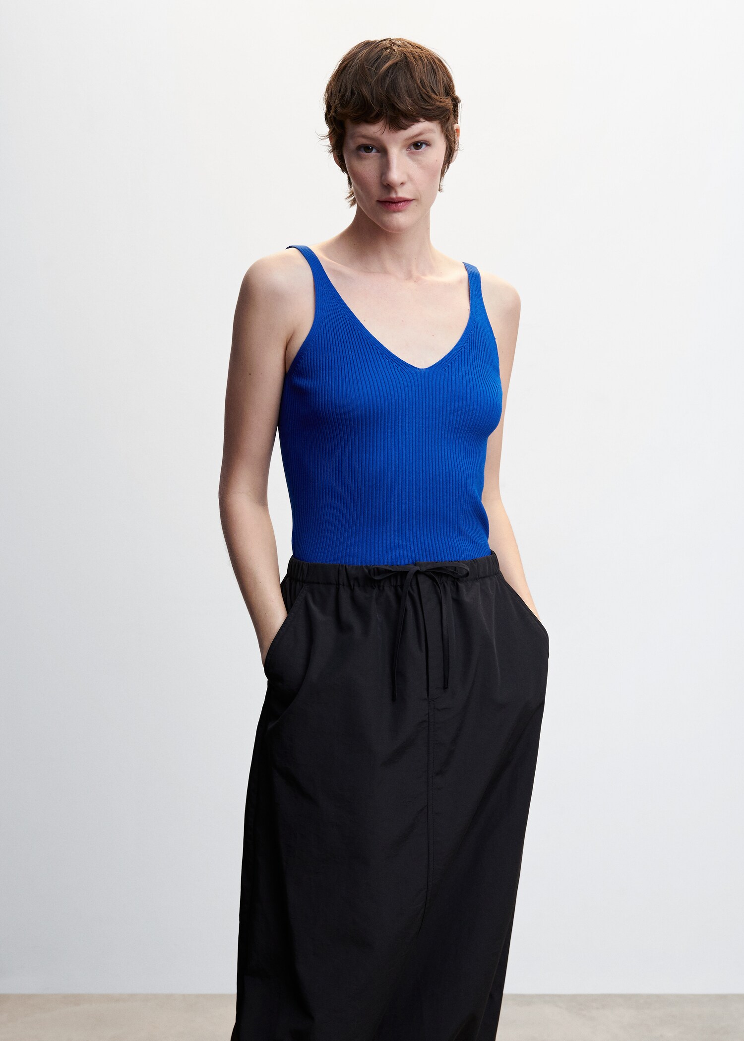 V-neck knitted top - Medium plane
