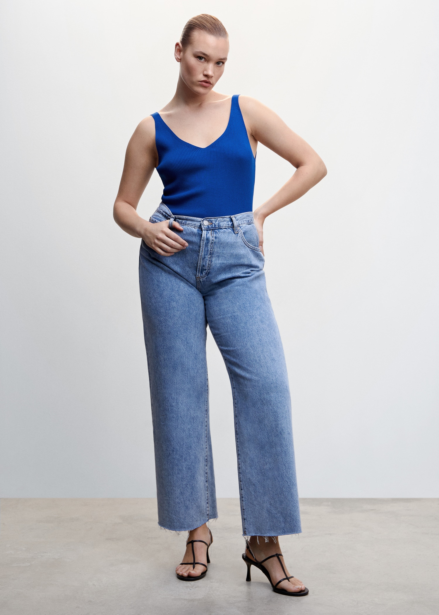 V-neck knitted top - Details of the article 3