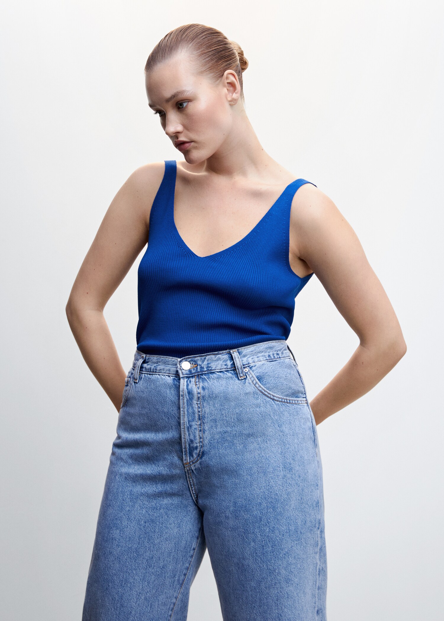 V-neck knitted top - Details of the article 5