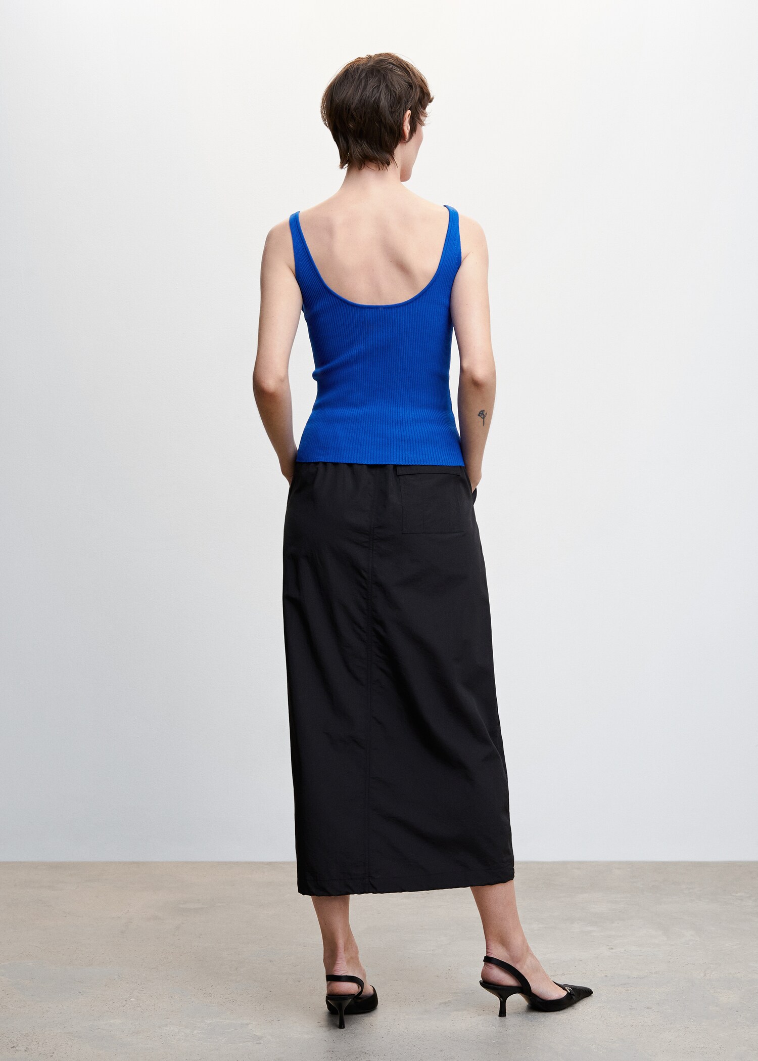 V-neck knitted top - Reverse of the article