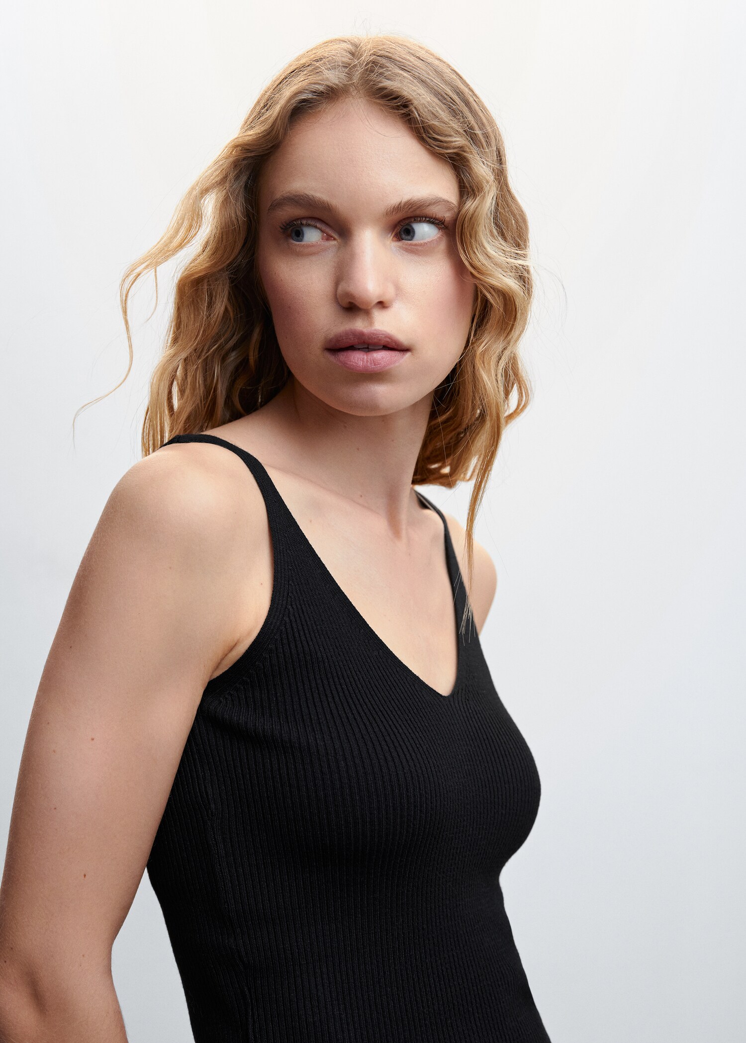 V-neck knitted top - Details of the article 1