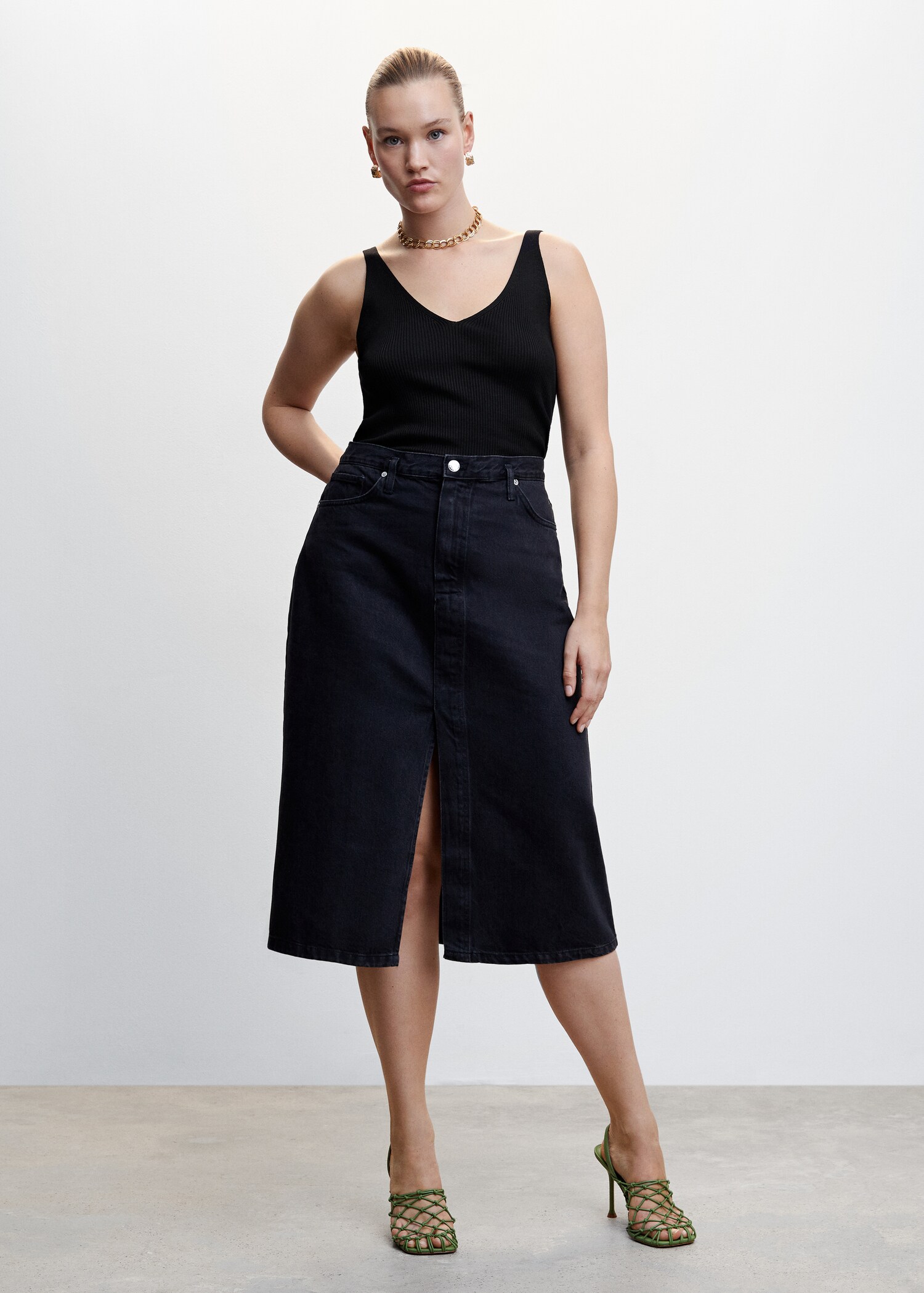 V-neck knitted top - Details of the article 3
