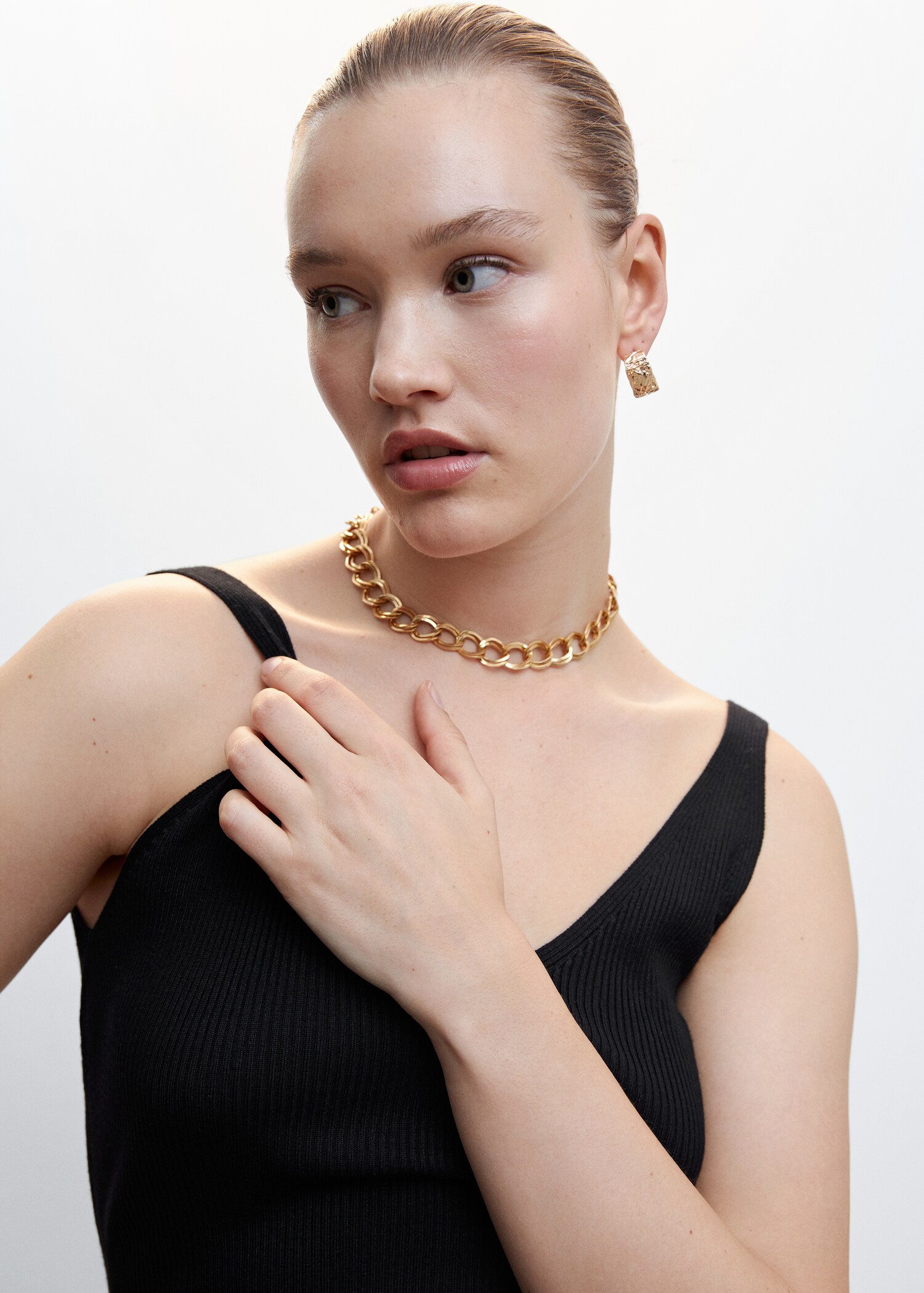 V-neck knitted top - Details of the article 4