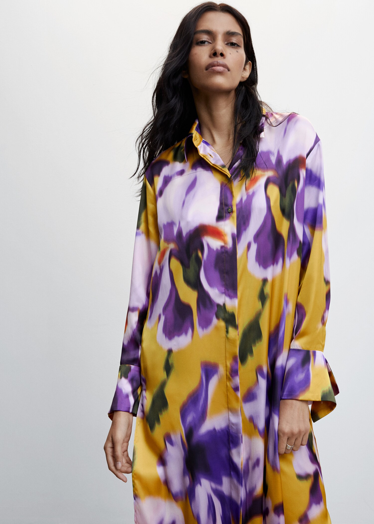 Robe chemisier fleurs - Plan moyen