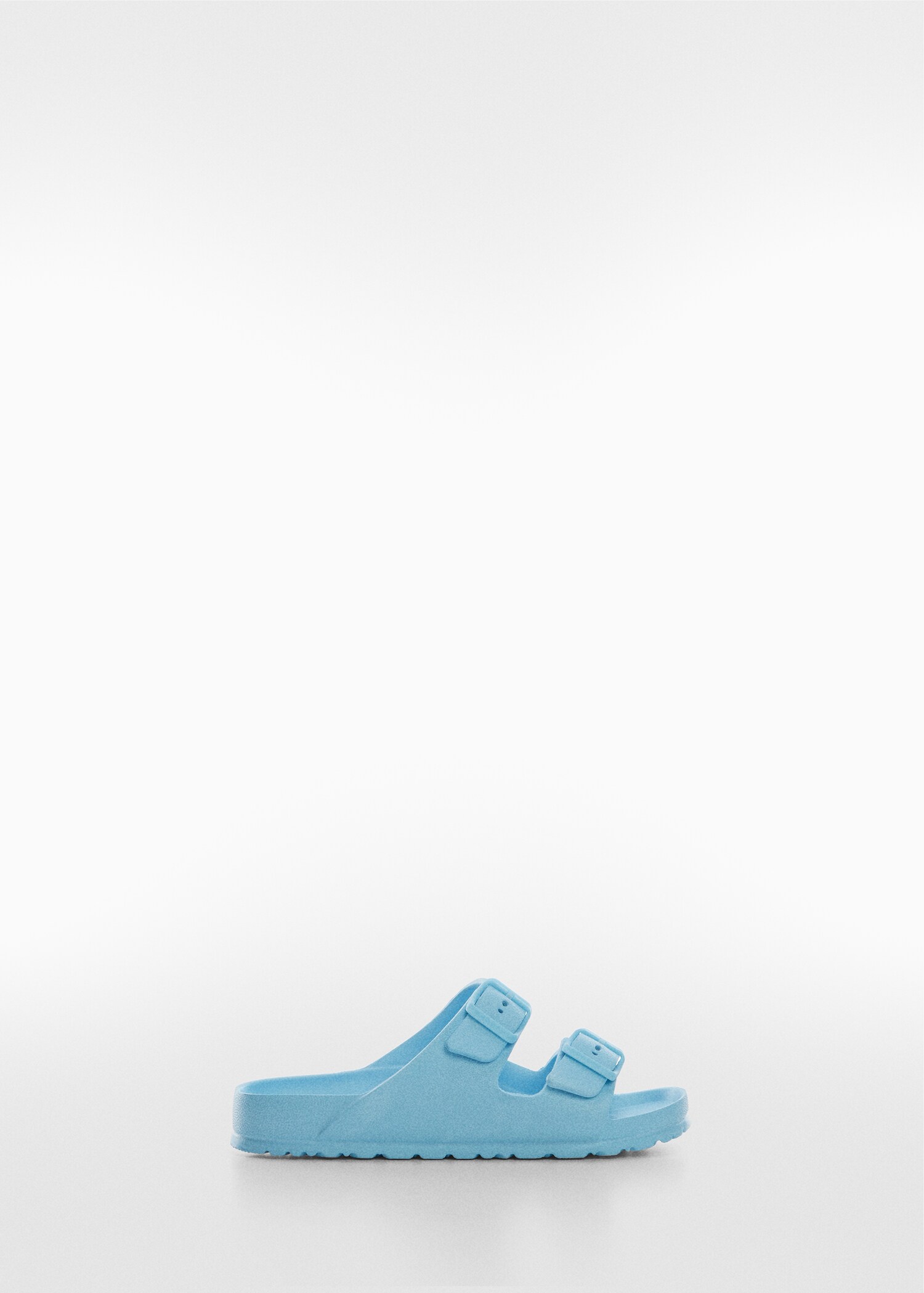 Slippers med spenner - Artikkel uten modell
