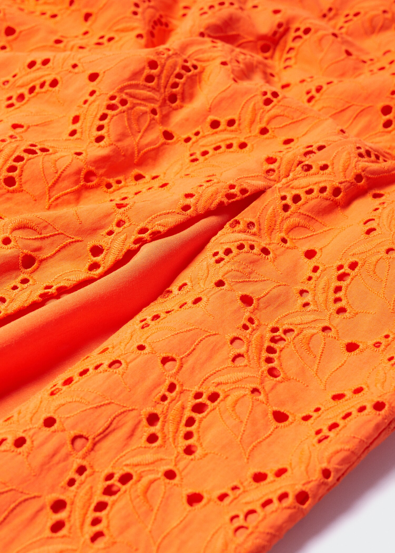 Openwork dress with opening - Details of the article 8