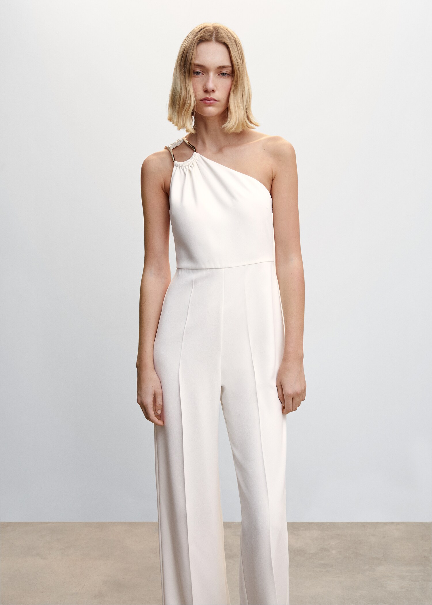 Asymmetrischer Jumpsuit mit Metallic-Detail - Mittlere Ansicht