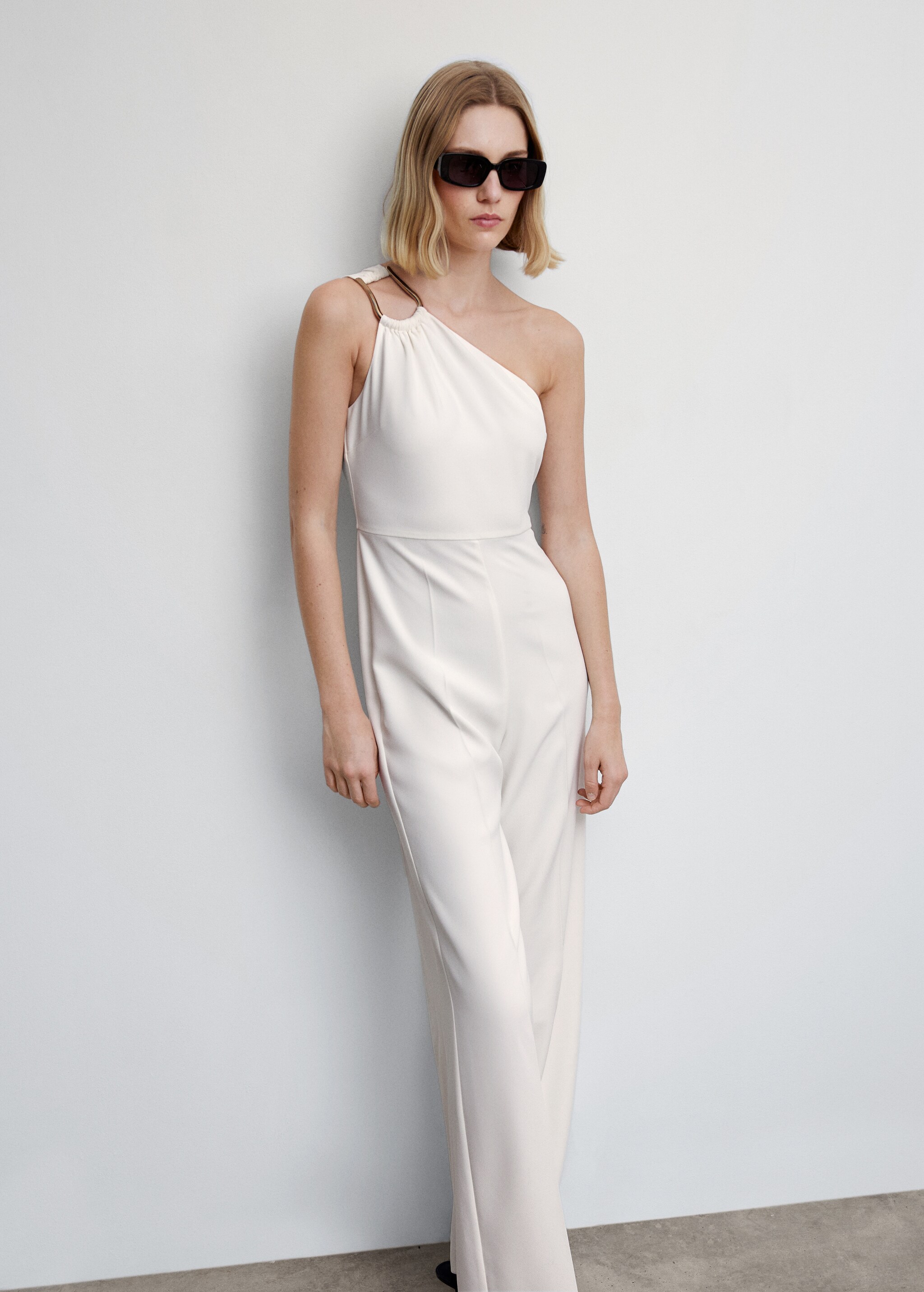 Asymmetrical jumpsuit with metallic detail - Details of the article 2