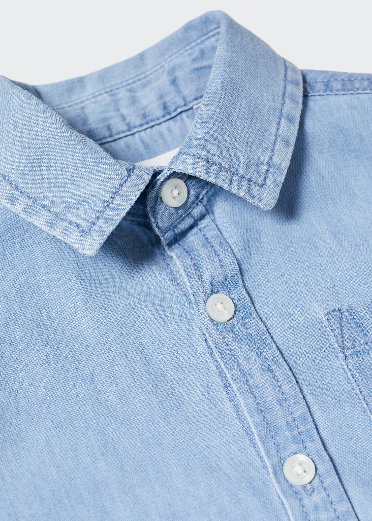 Regular-fit denim shirt with pocket - Details of the article 0