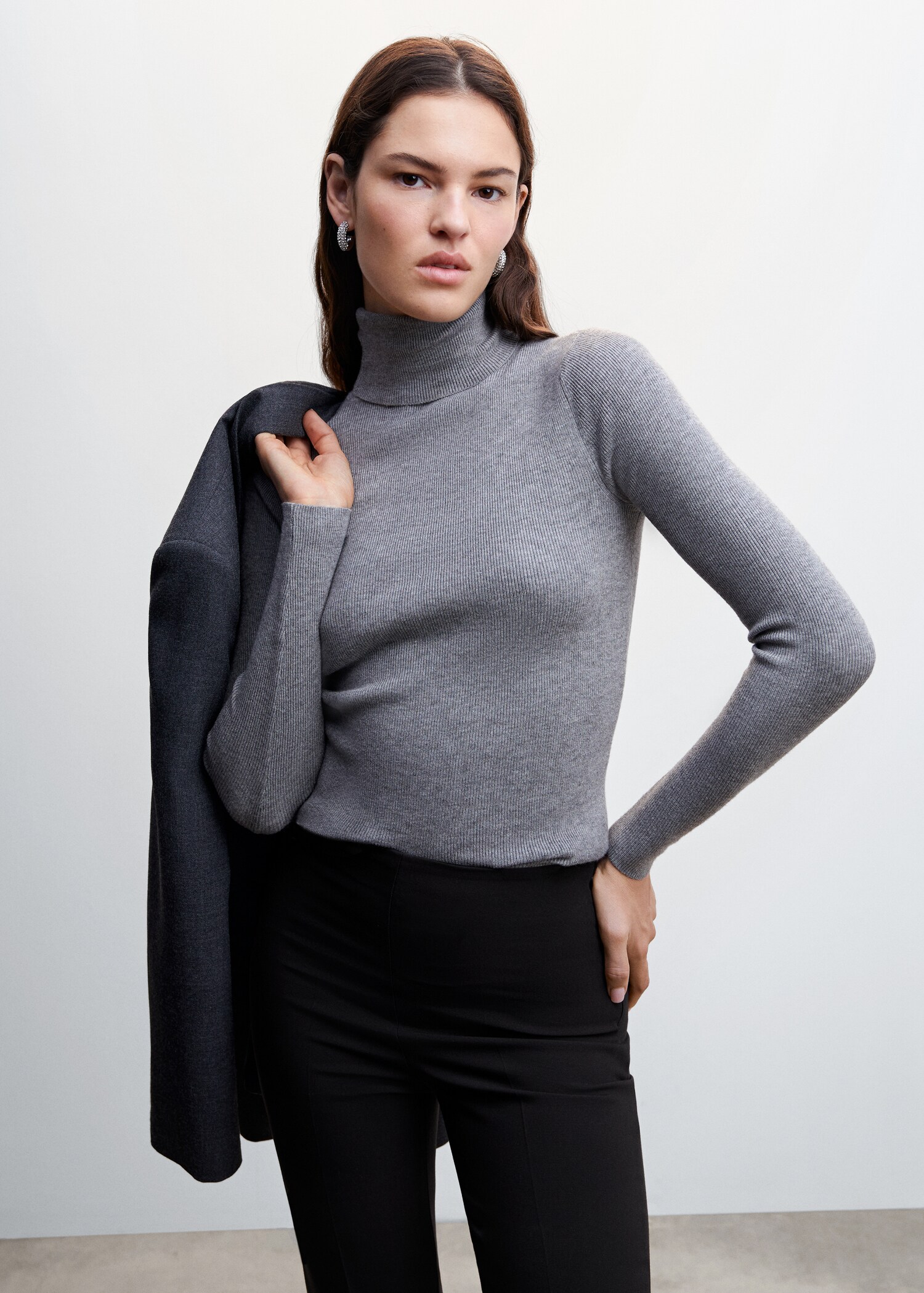 Straight-cut crop trousers - Details of the article 1