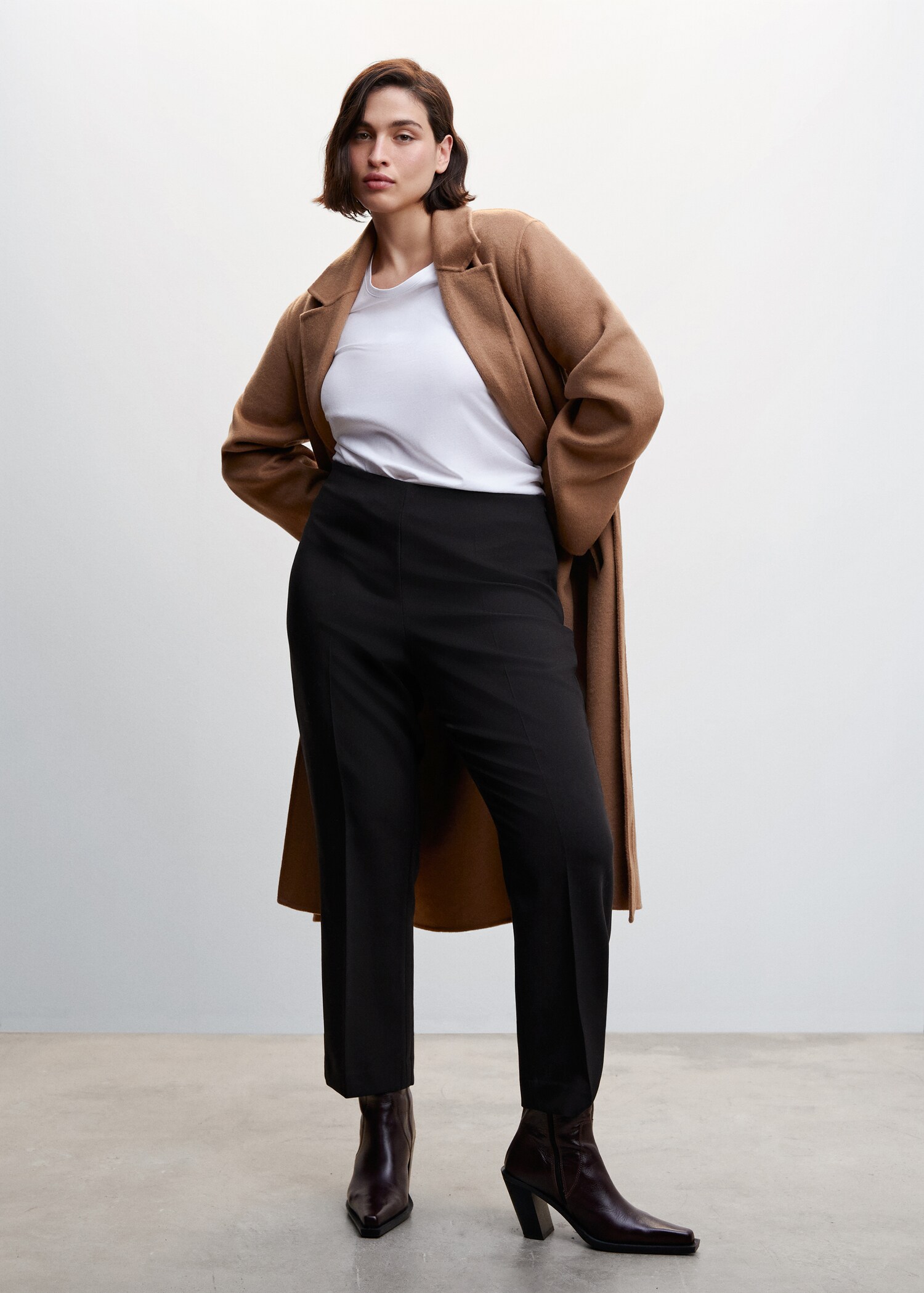 Straight-cut crop trousers - Details of the article 3