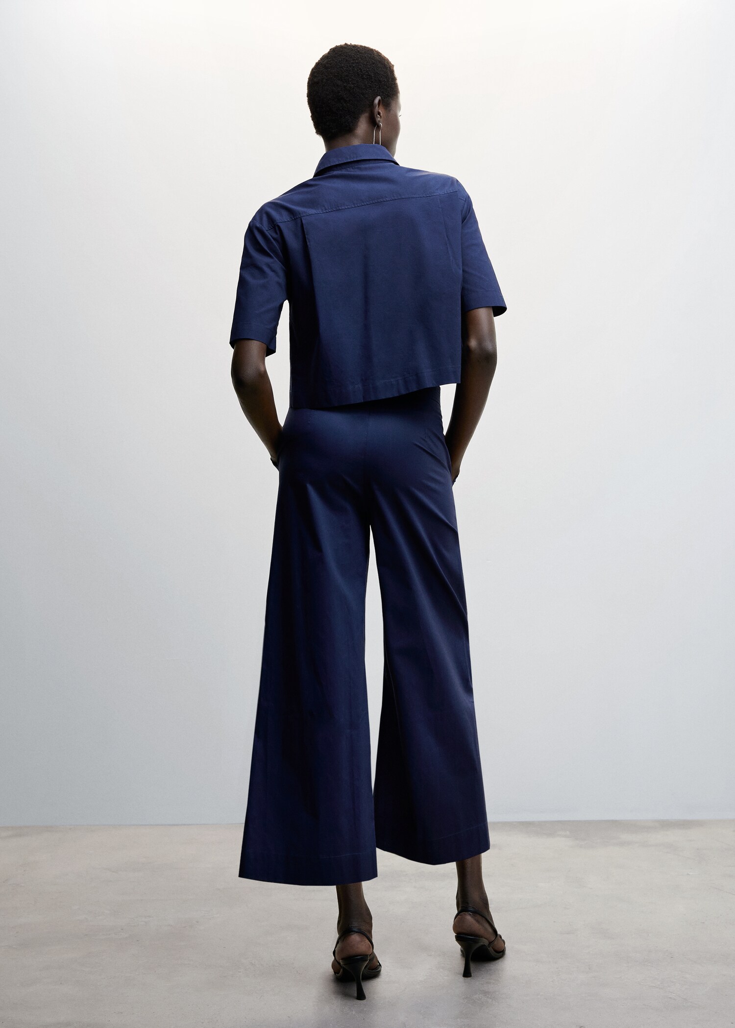 Pleated culottes trousers - Reverse of the article