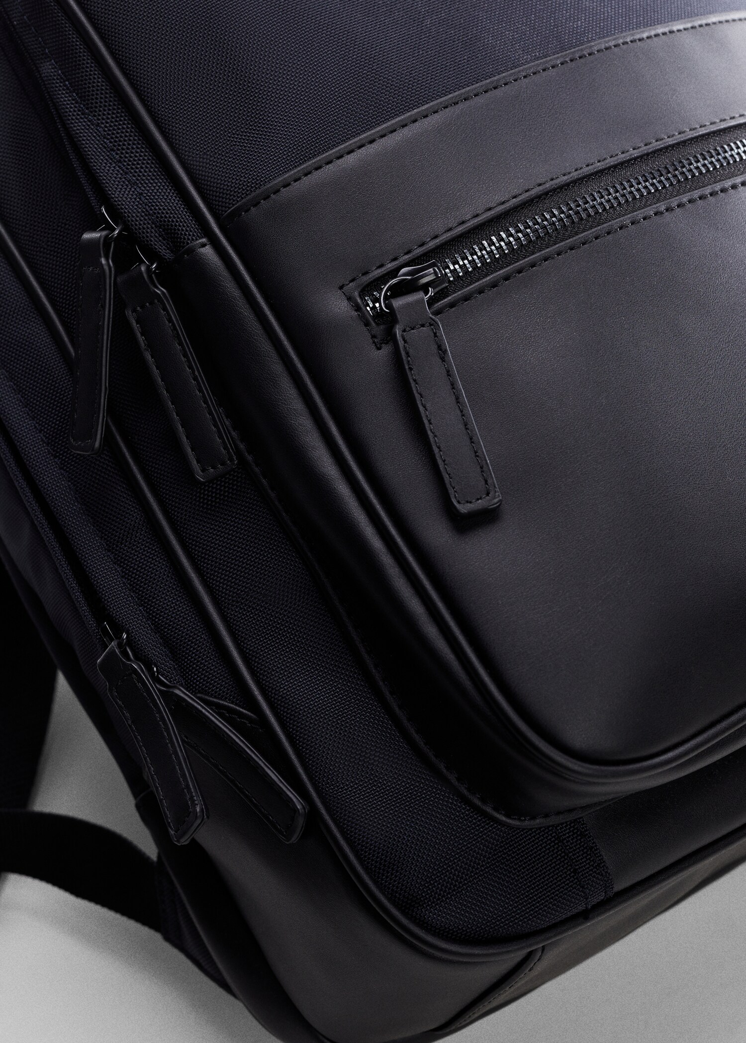 Multi-pocket nylon backpack - Details of the article 1