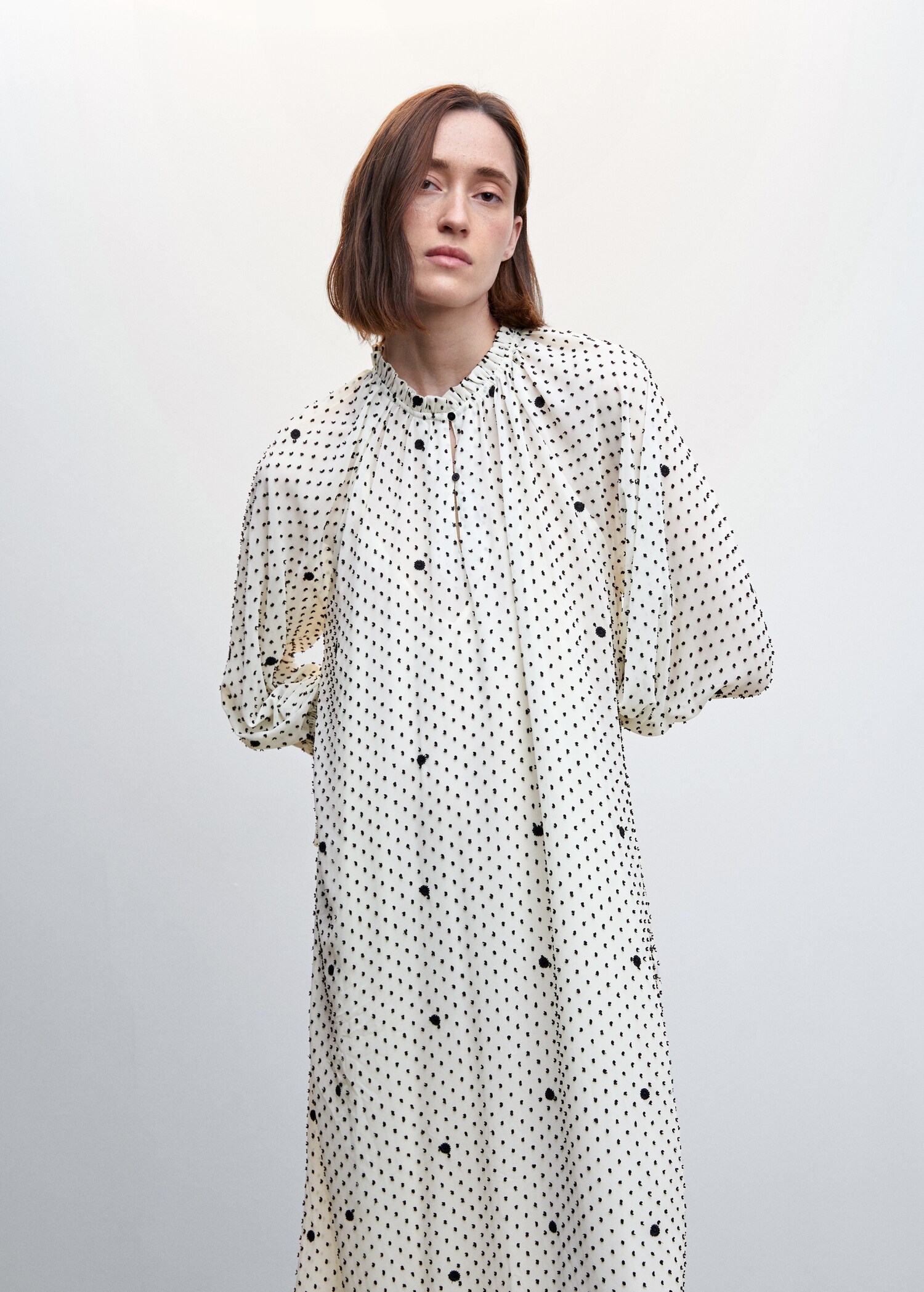 Polka-dot dress with ruffles - Medium plane