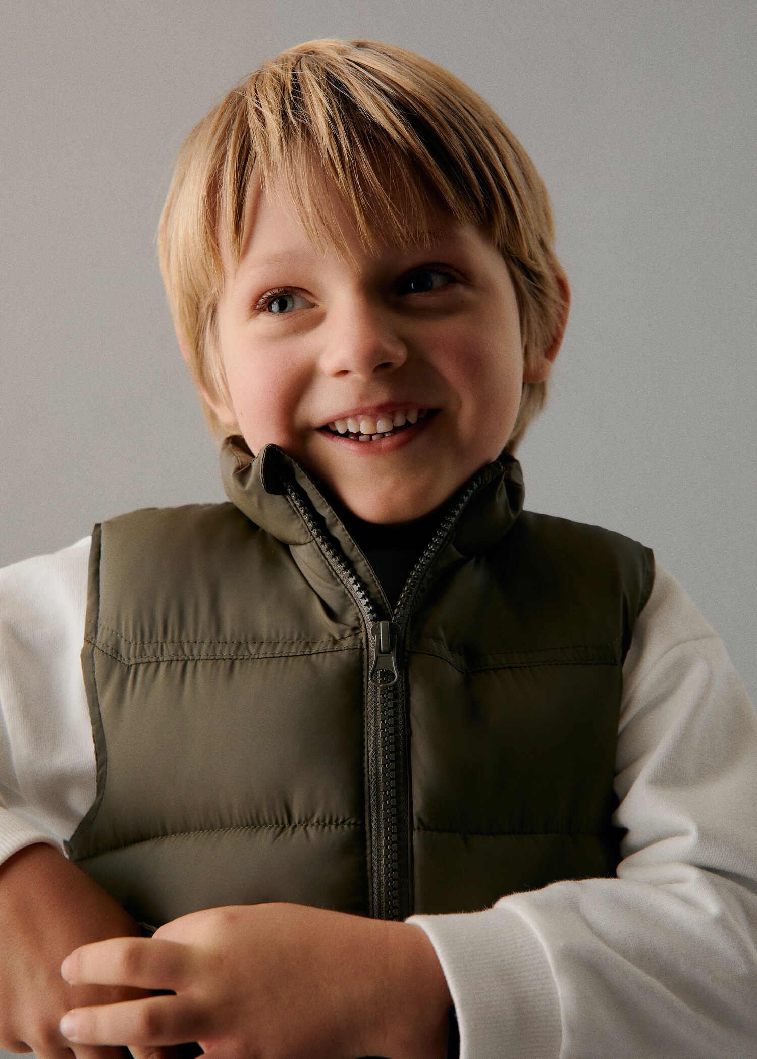 Quilted gilet with pockets - Details of the article 1