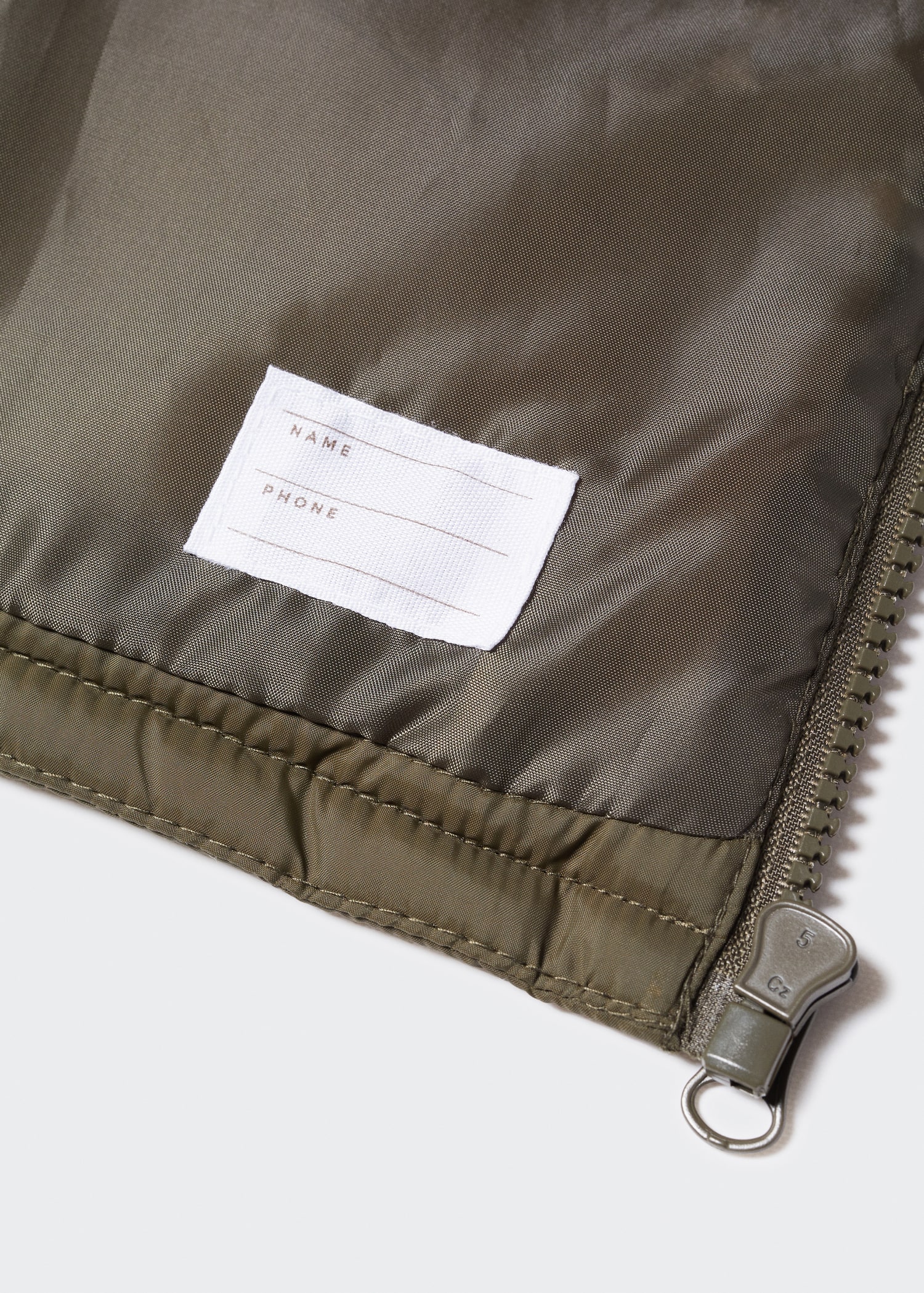 Quilted gilet with pockets - Details of the article 8