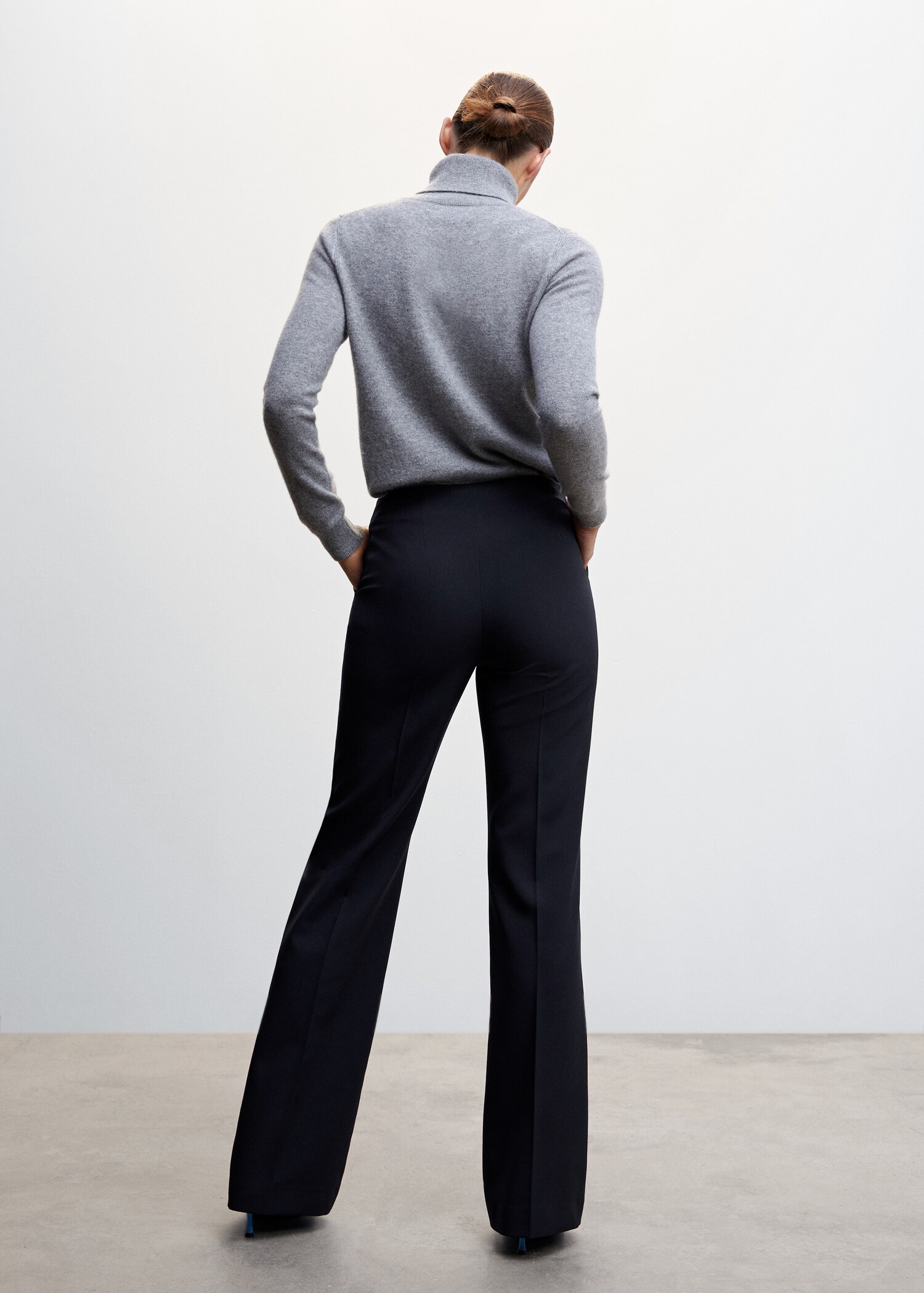 Wide leg fluid trousers - Reverse of the article