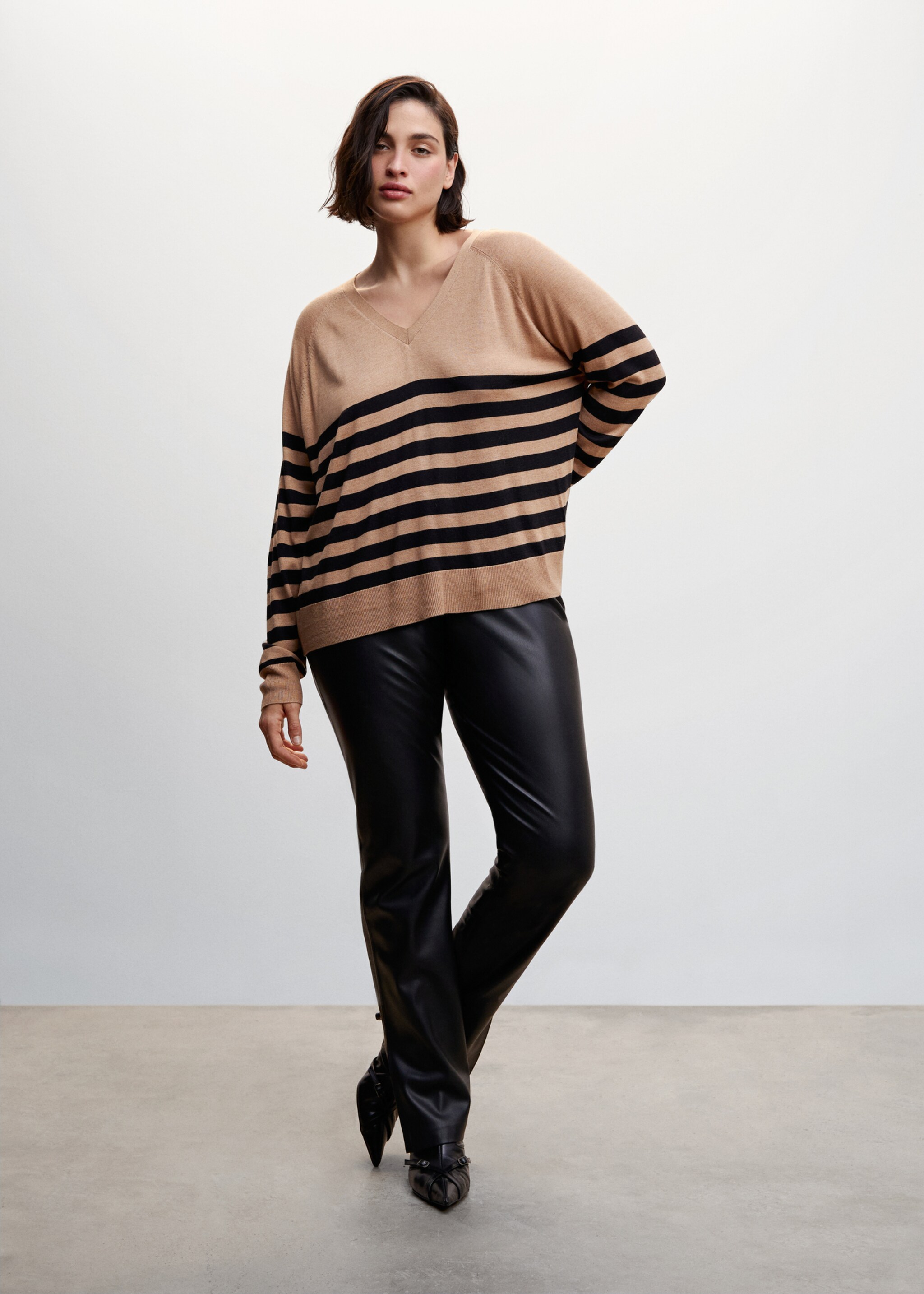 Fine-knit striped sweater - Details of the article 3, Medium Brown. Ref: 47021301-00.