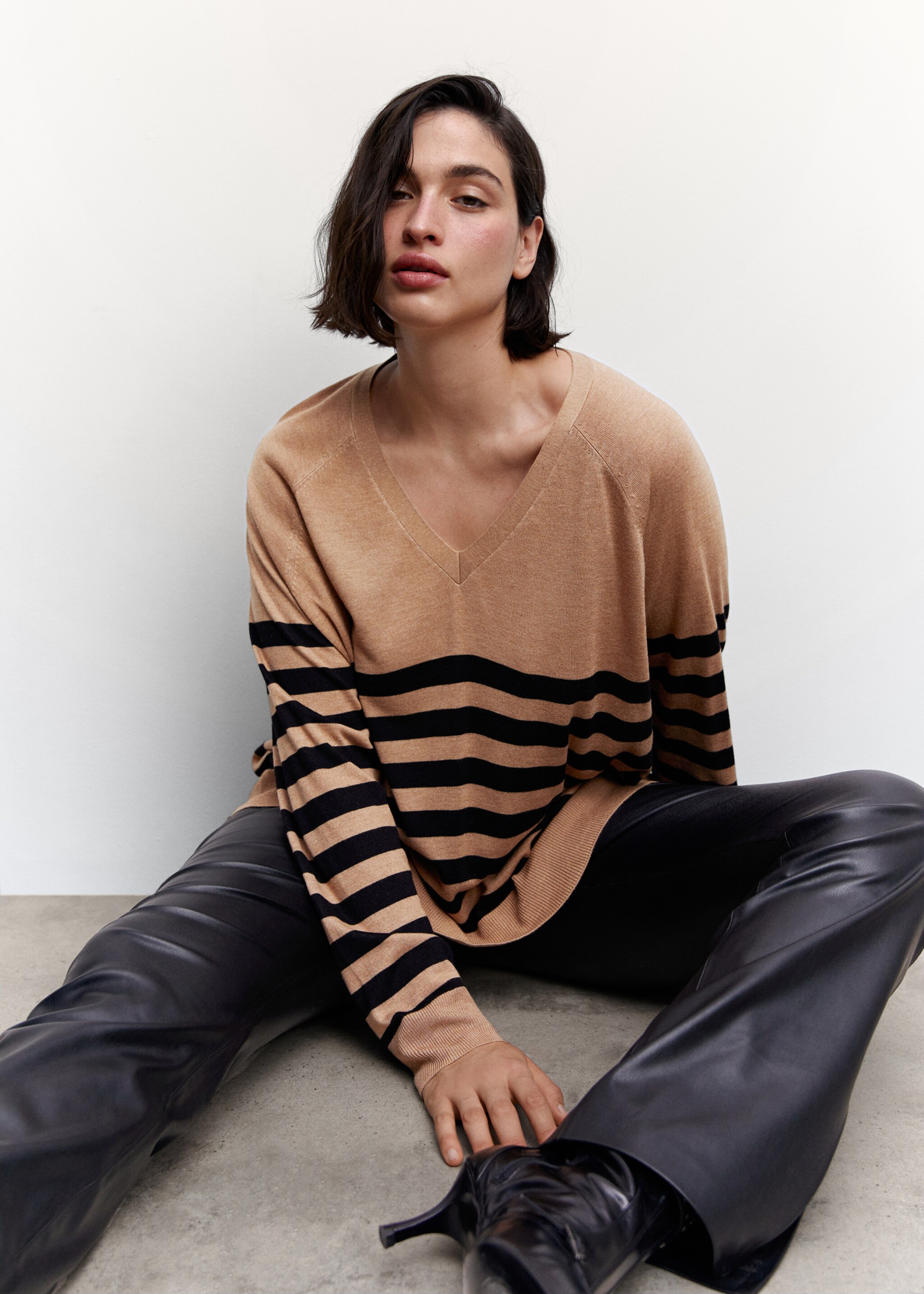 Fine-knit striped sweater - Details of the article 4, Medium Brown. Ref: 47021301-00.