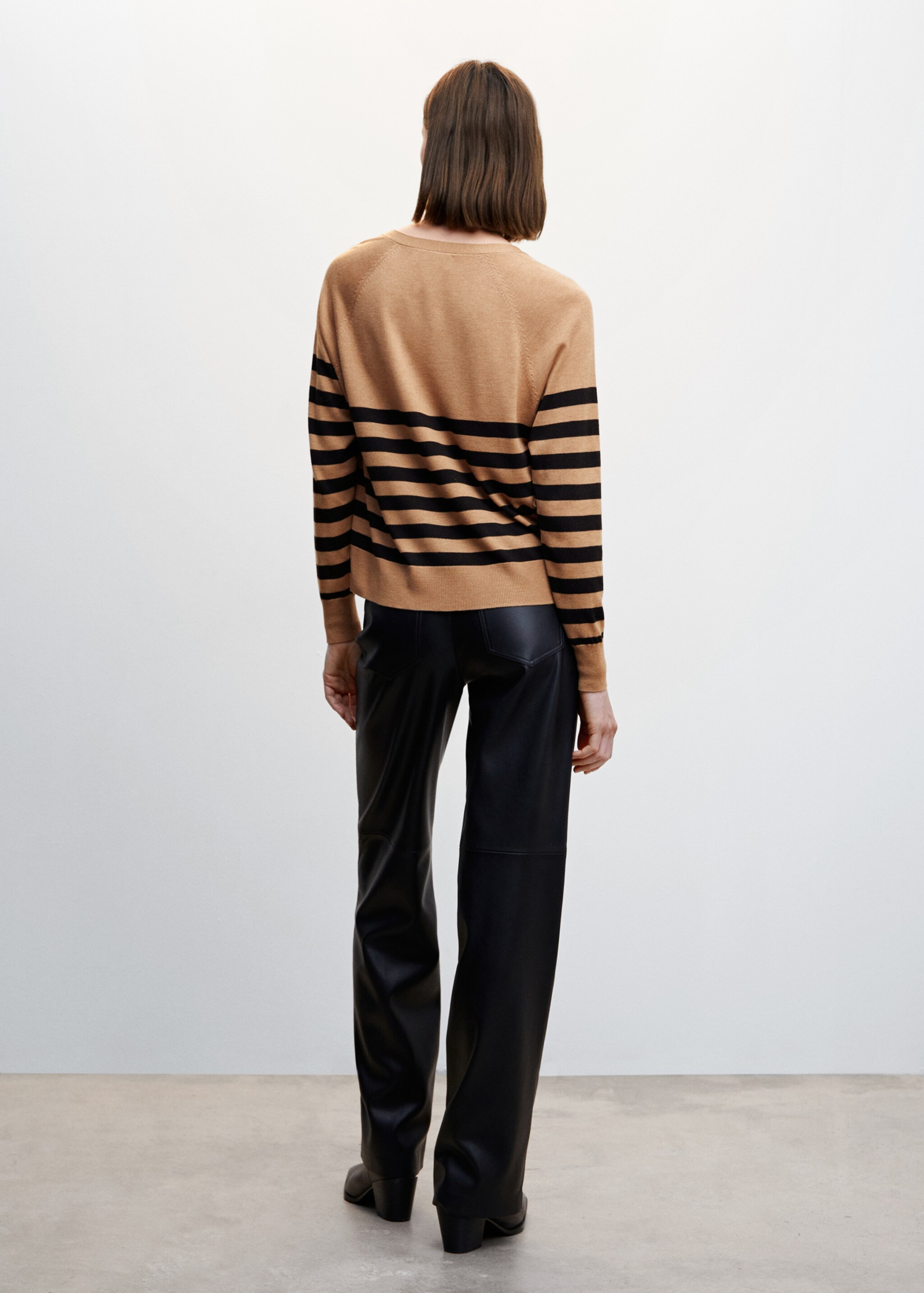 Fine-knit striped sweater - Reverse of the article, Medium Brown. Ref: 47021301-00.