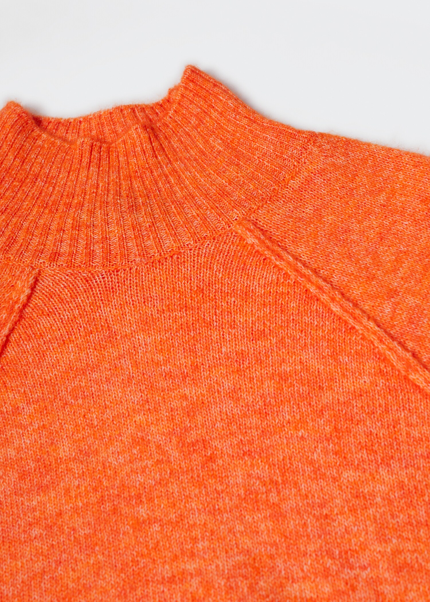 Turtleneck sweater with seams - Details of the article 8