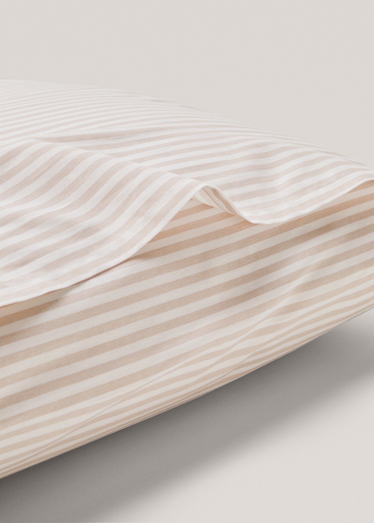 Striped print cushion cover 60x60cm (Pack of 2) - Details of the article 2