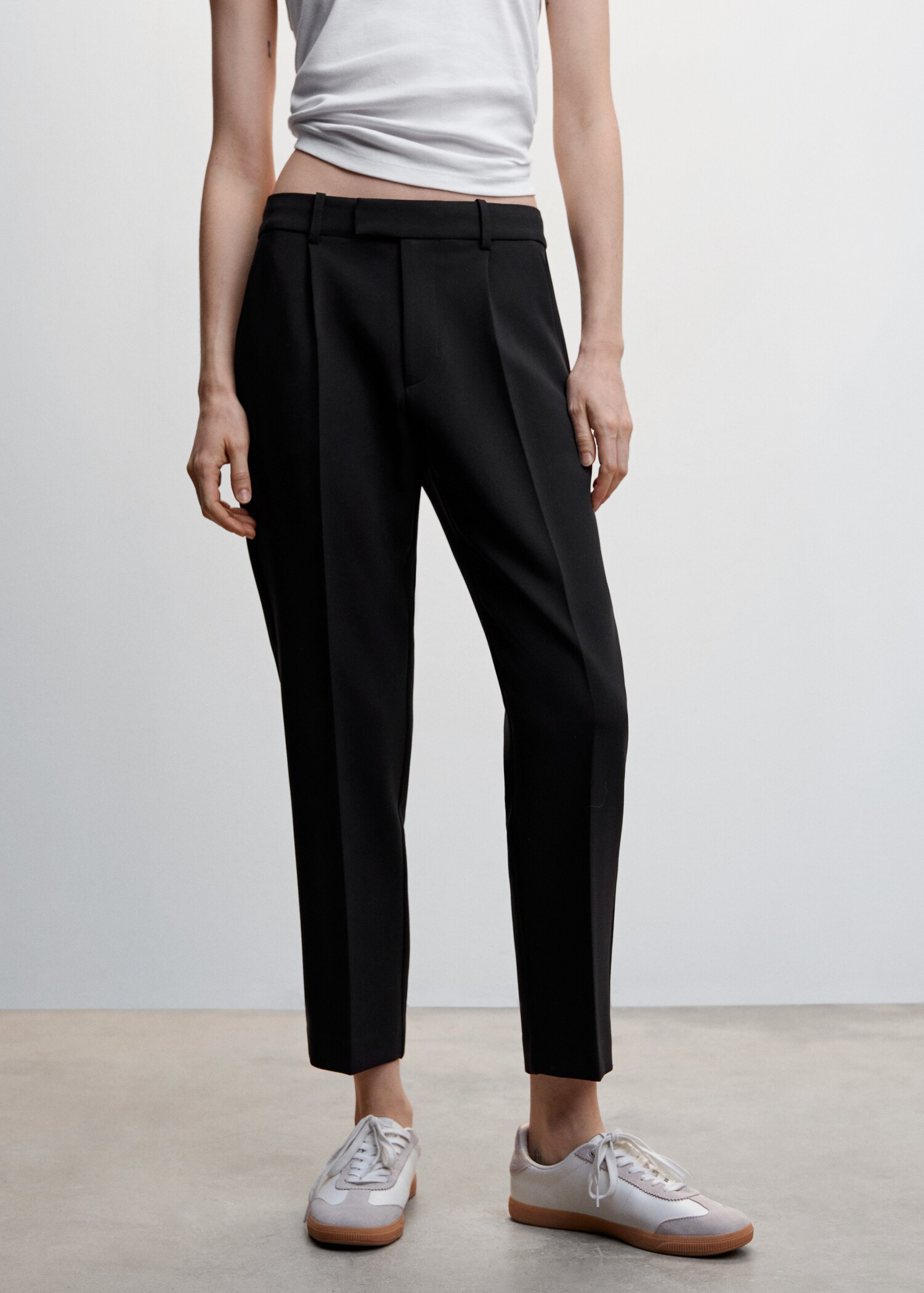 Straight-fit pleated trousers - Medium plane