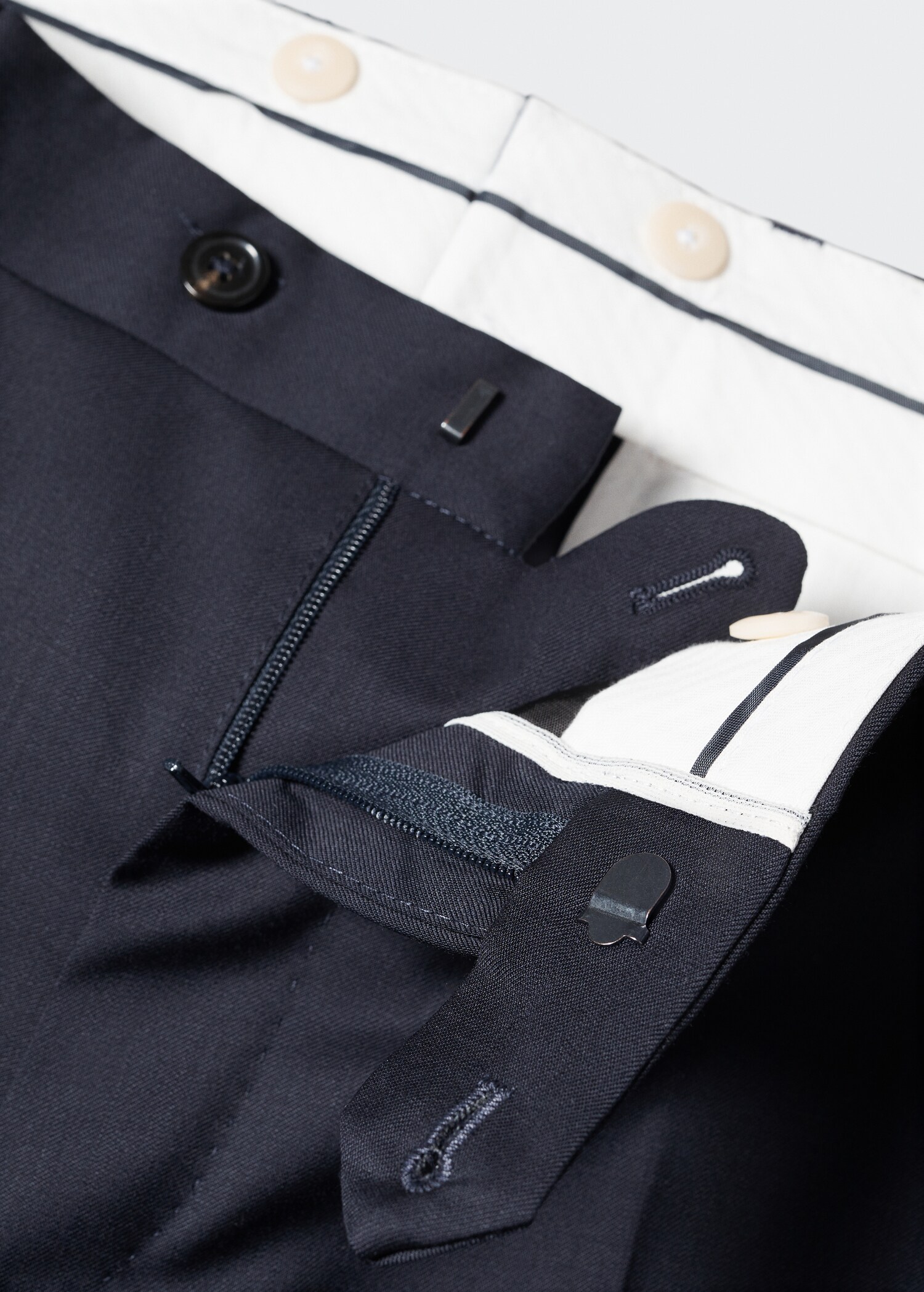 Pantalón traje slim fit lana virgen - Detalle del artículo 8