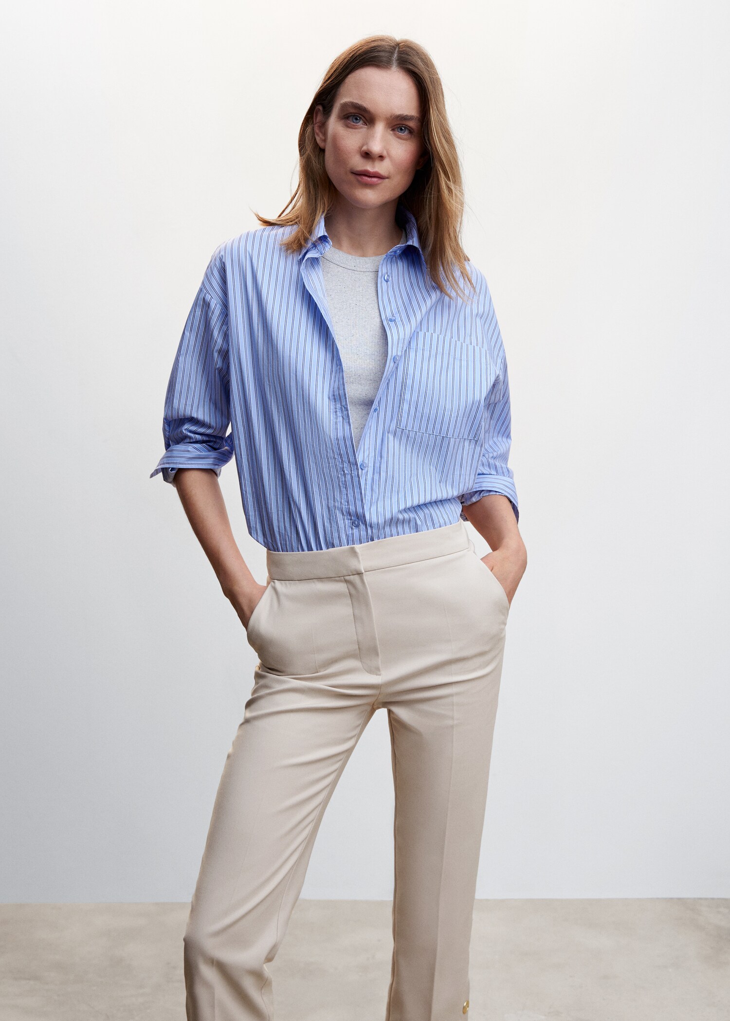 Buttons straight-fit trousers - Details of the article 1