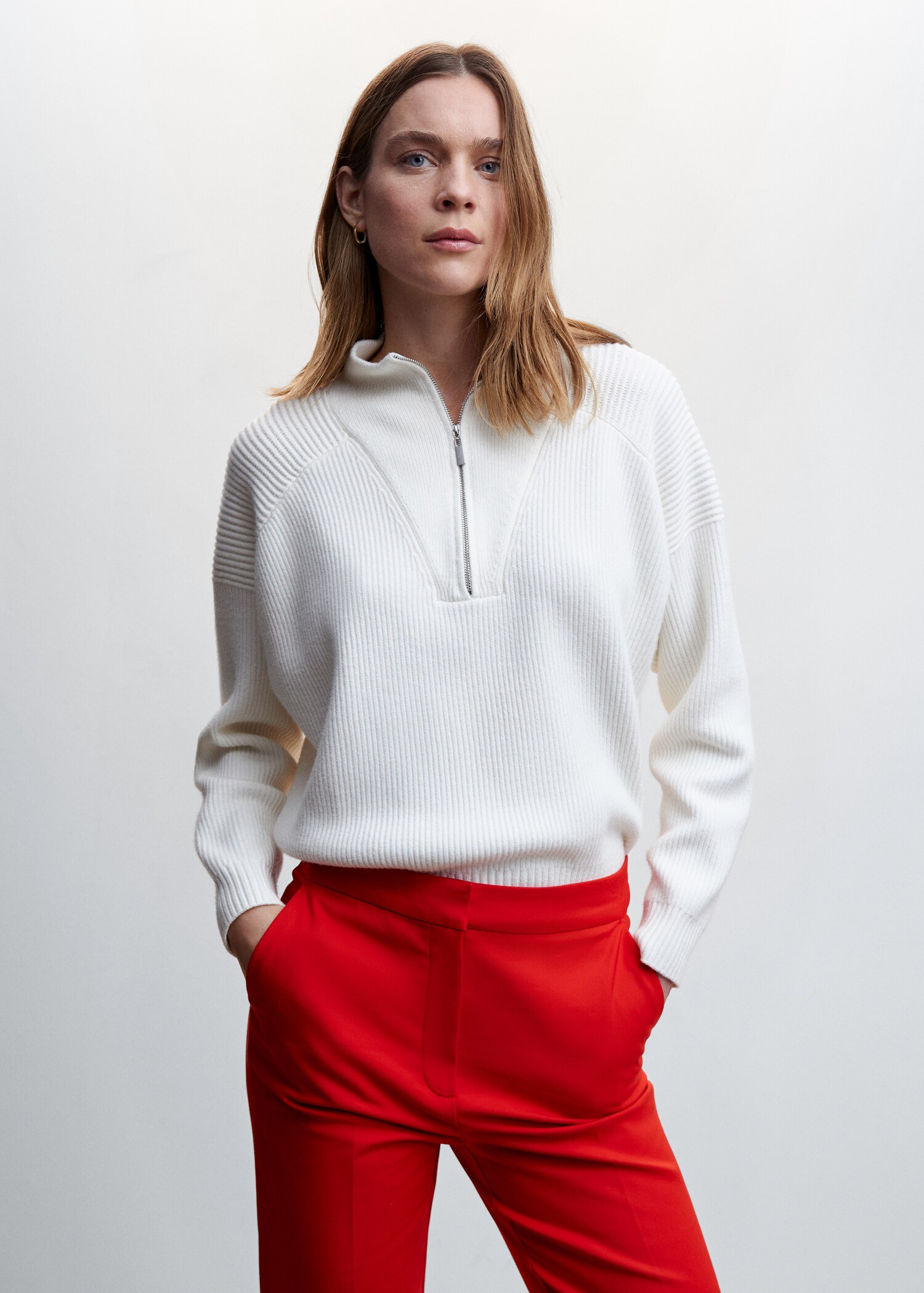Buttons straight-fit trousers - Details of the article 1
