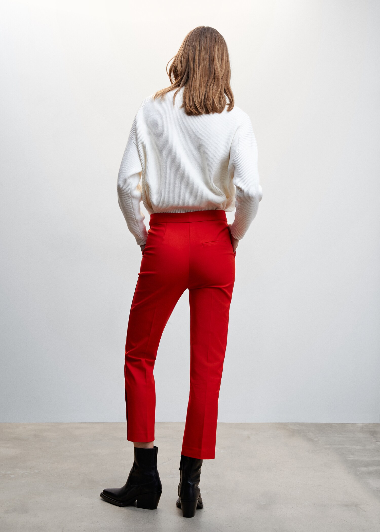 Buttons straight-fit trousers - Reverse of the article