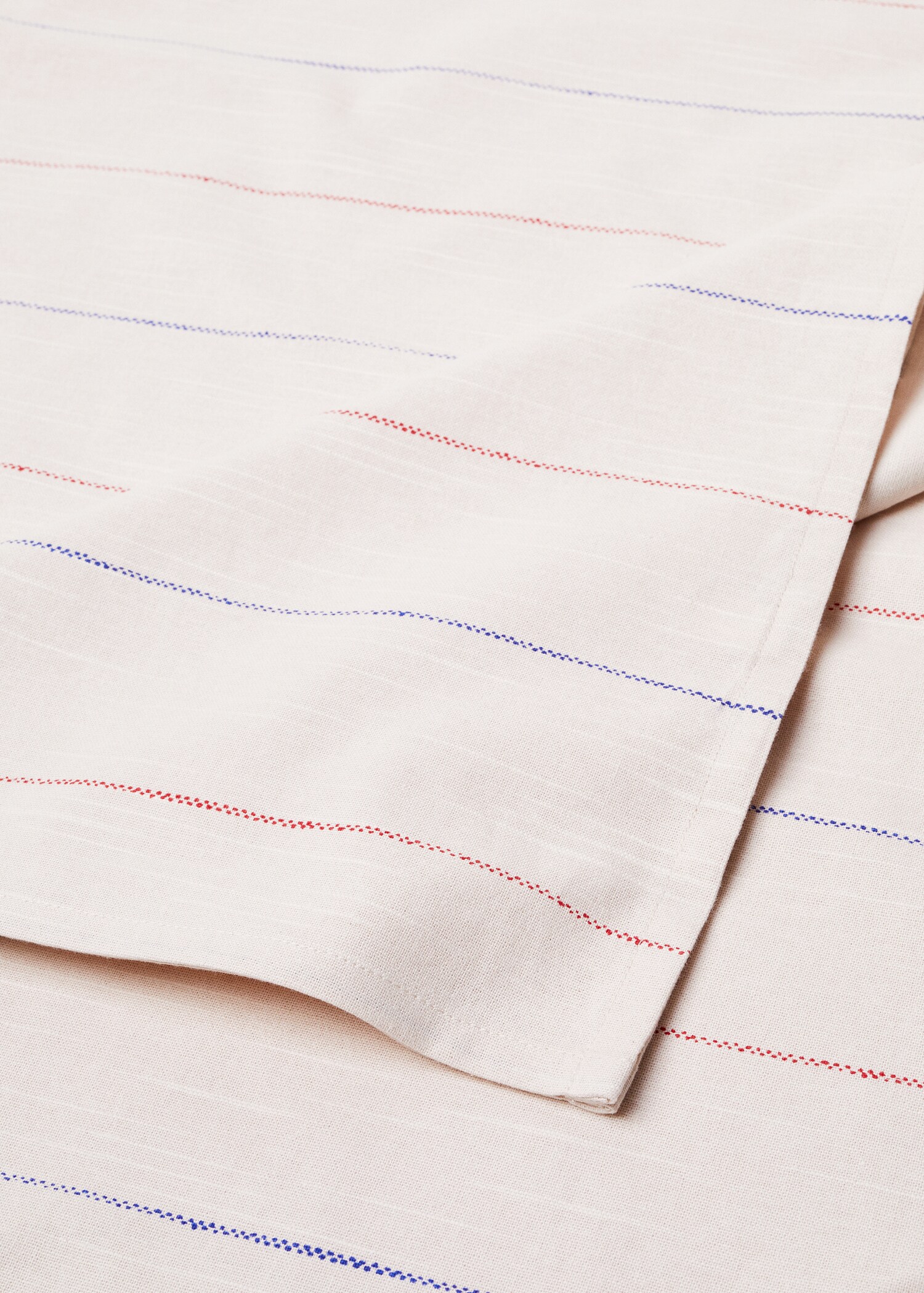 Embroidered detail 100% cotton tablecloth 150x250cm - Details of the article 1