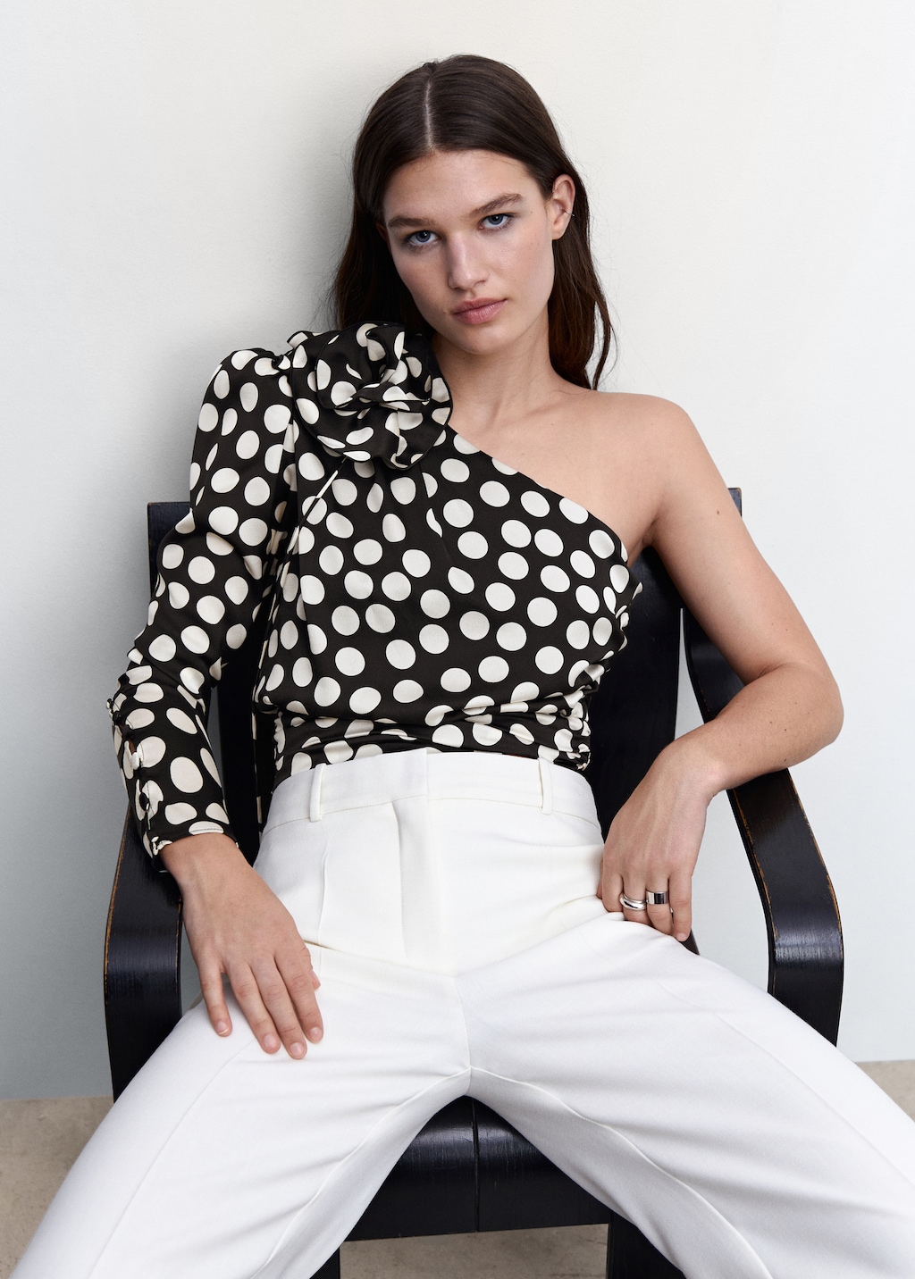Blusa lunares aplique flor