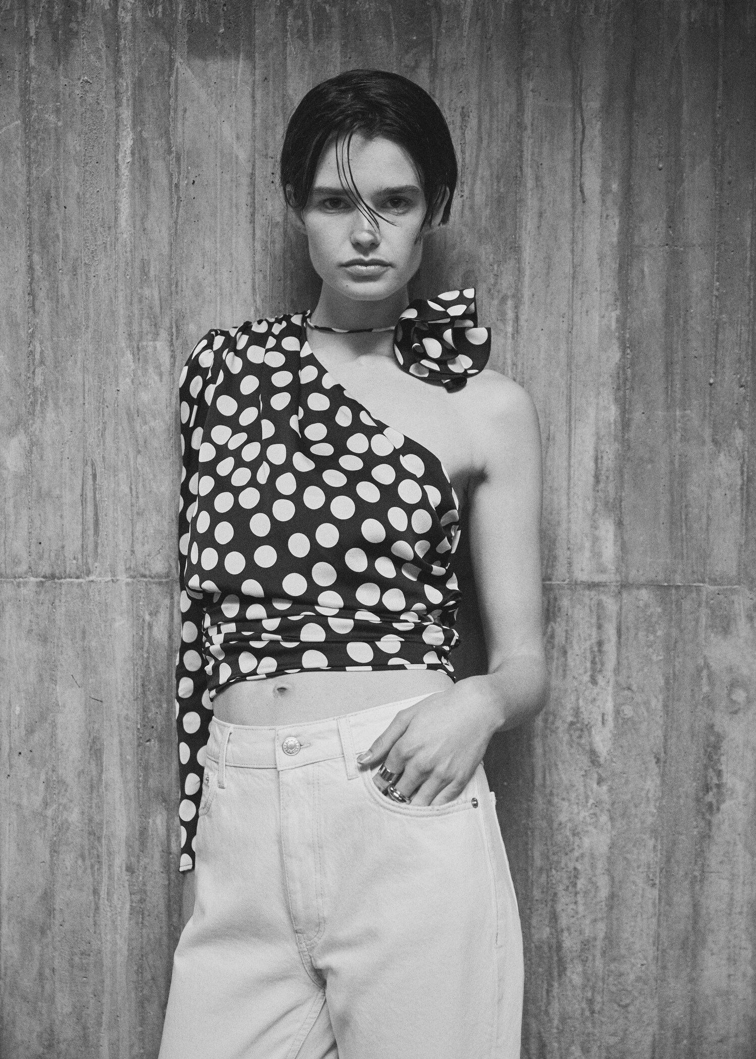 Polka Dots-Bluse mit Blumenapplikation - Detail des Artikels 6
