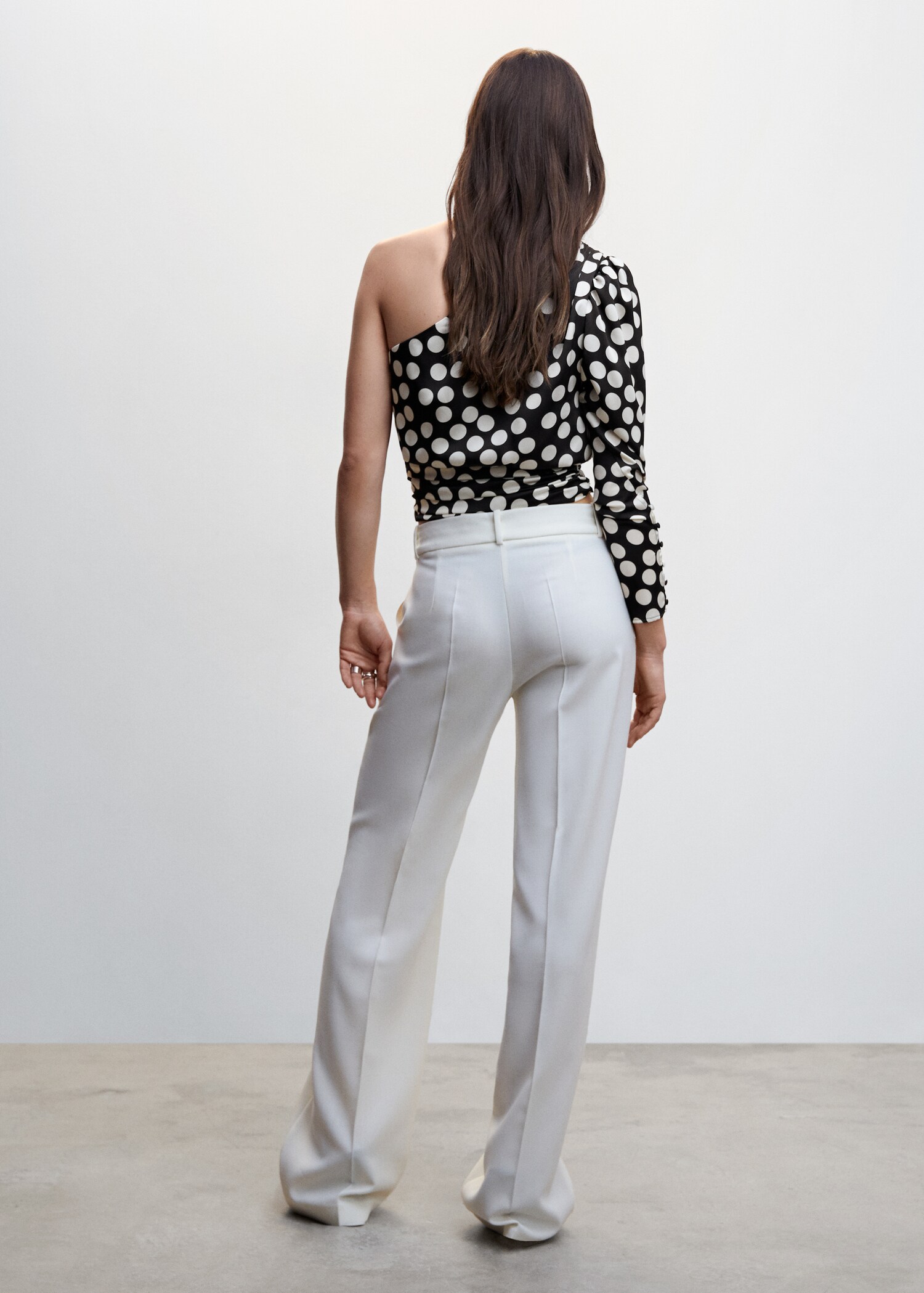 Polka Dots-Bluse mit Blumenapplikation - Rückseite des Artikels
