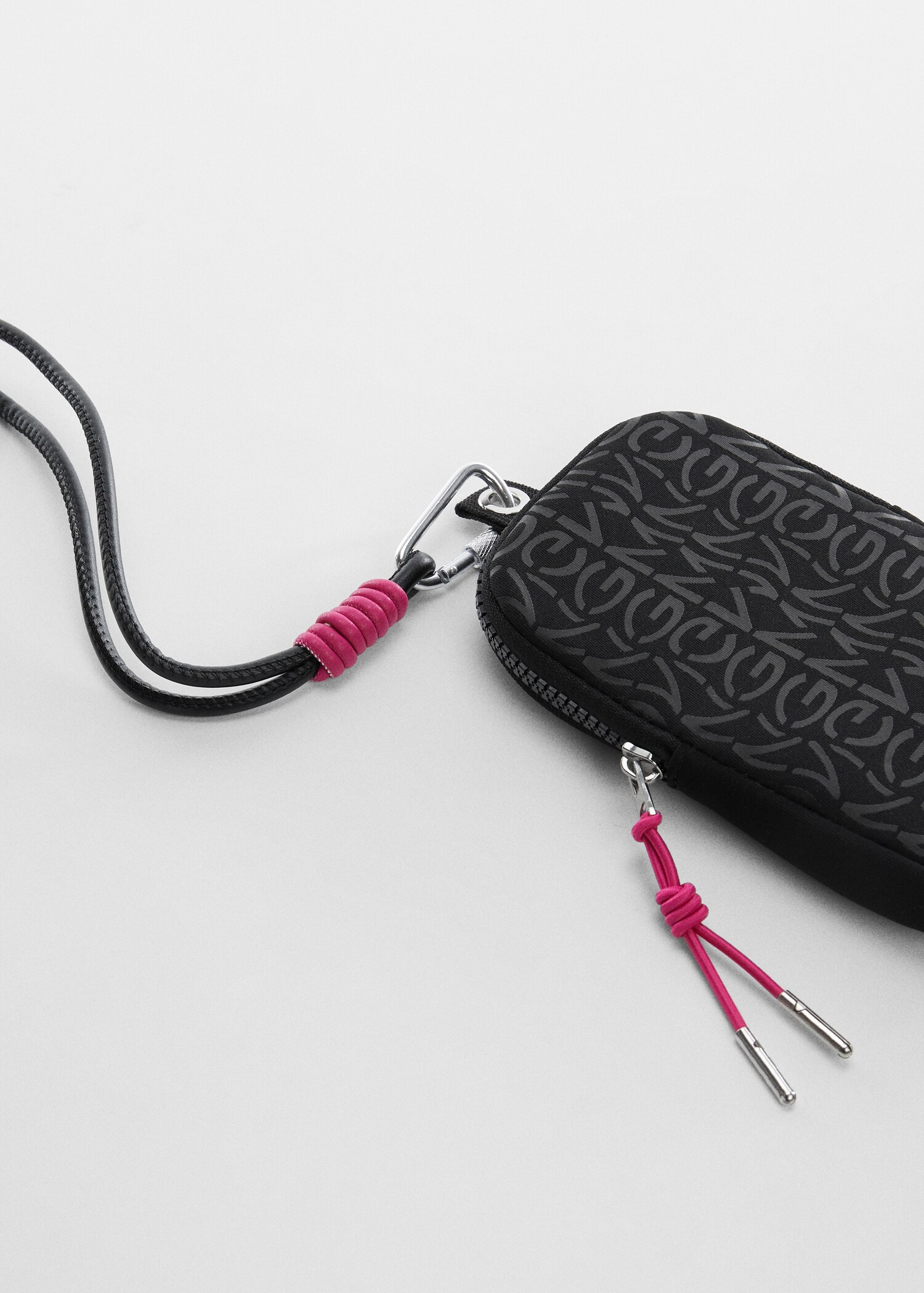 Mobile case with string - Details of the article 1