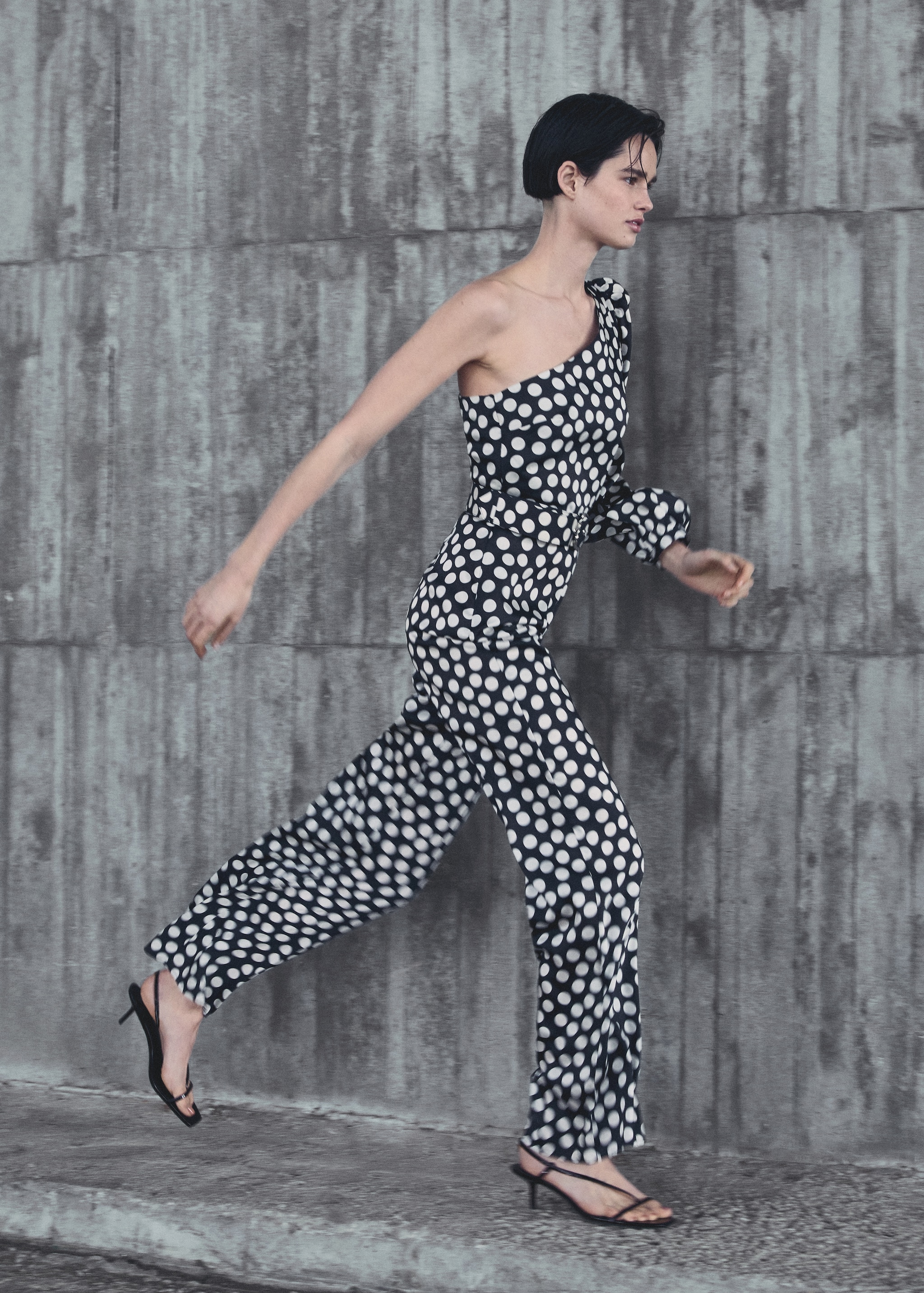 Polka dots asymmetric jumpsuit - Details of the article 7