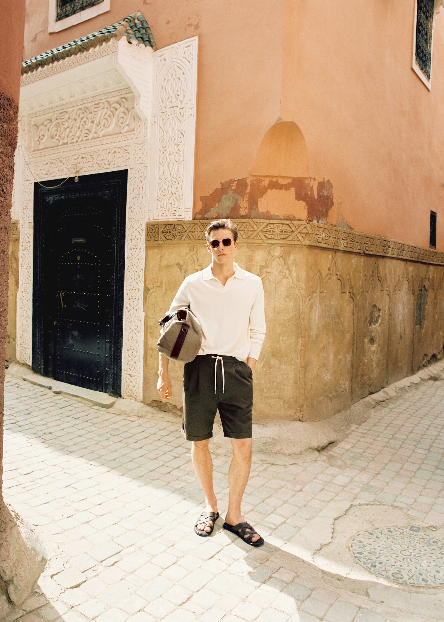 Cotton pleated Bermuda shorts - Details of the article 5