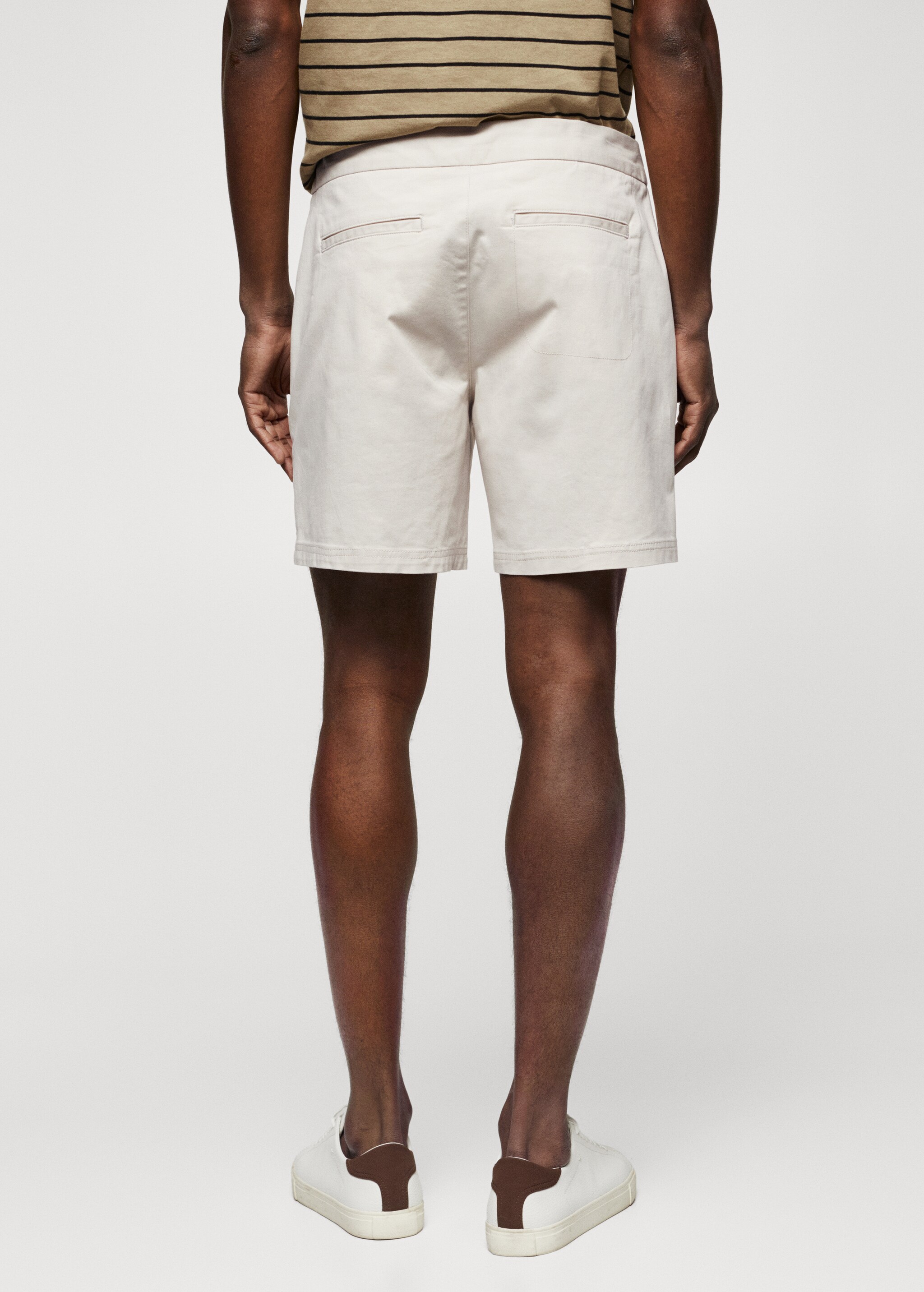 Cotton shorts with drawstring - Reverse of the article