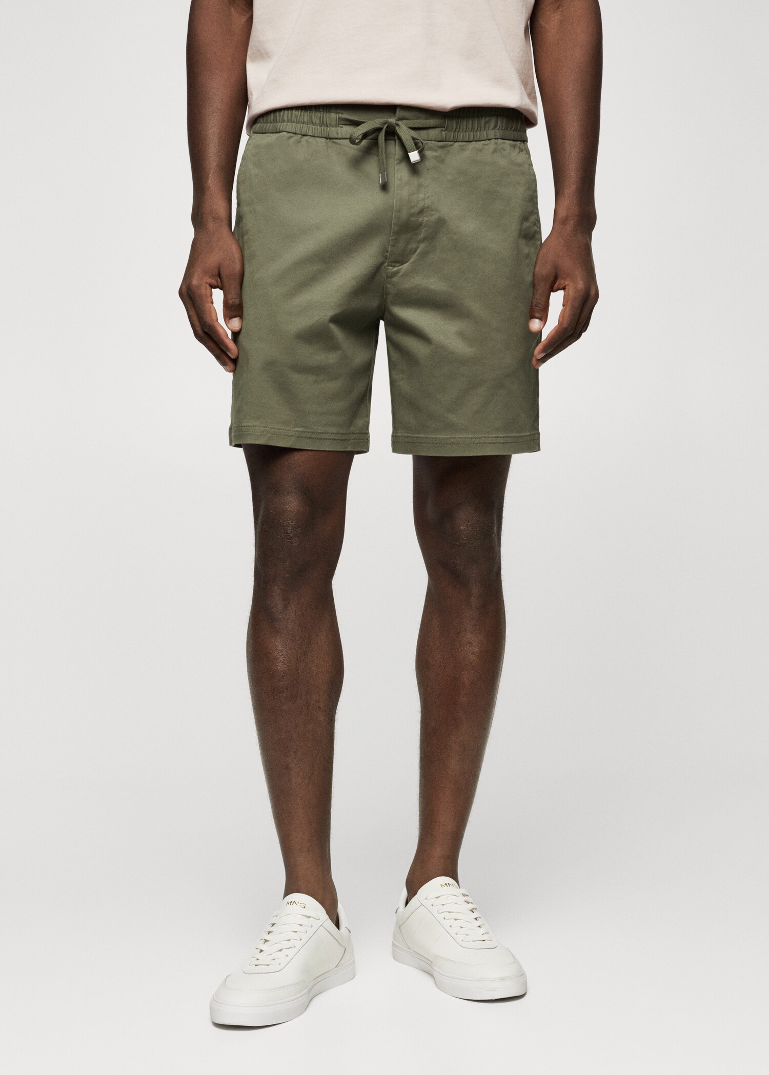 Cotton shorts with drawstring - Medium plane