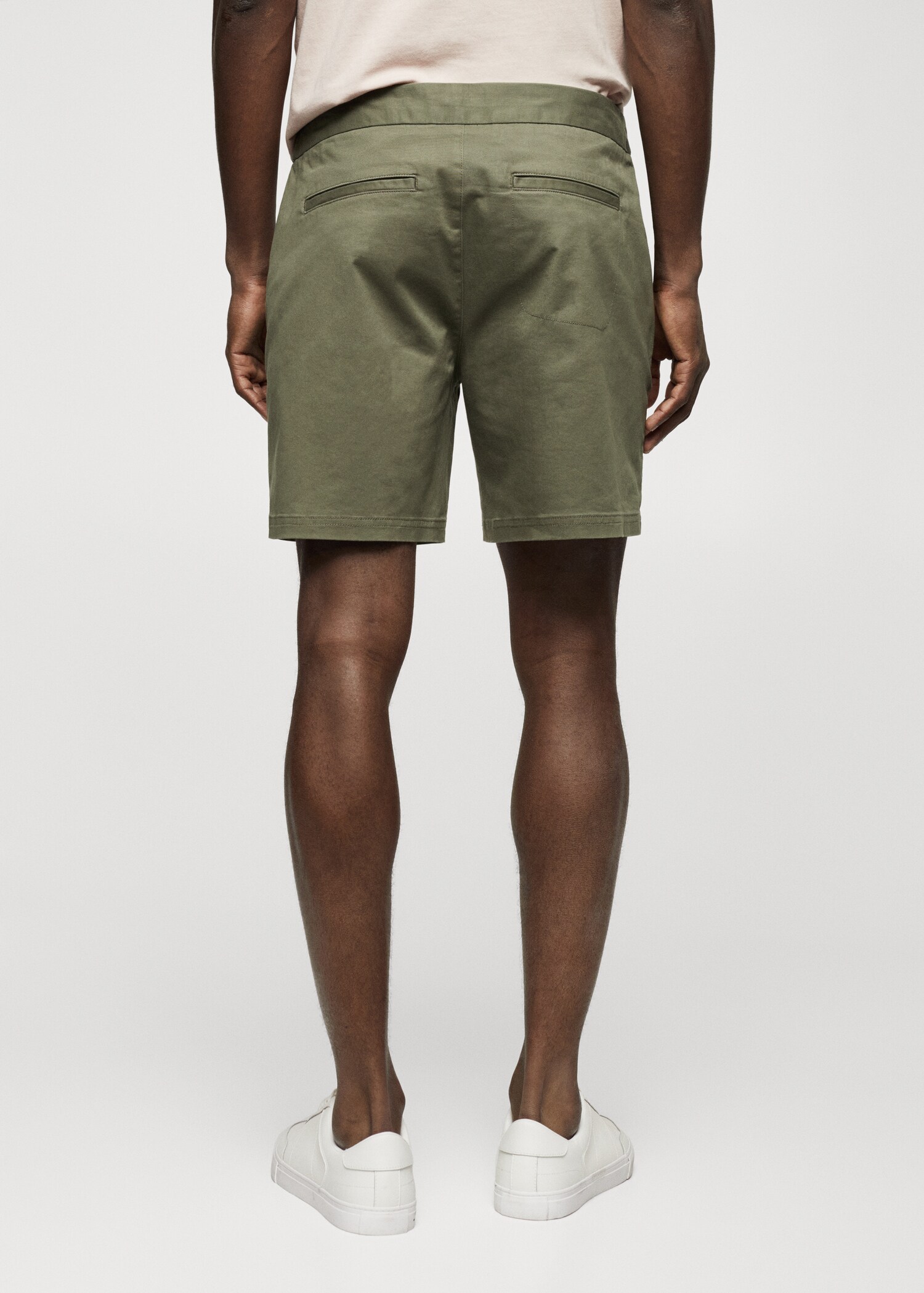 Cotton shorts with drawstring - Reverse of the article