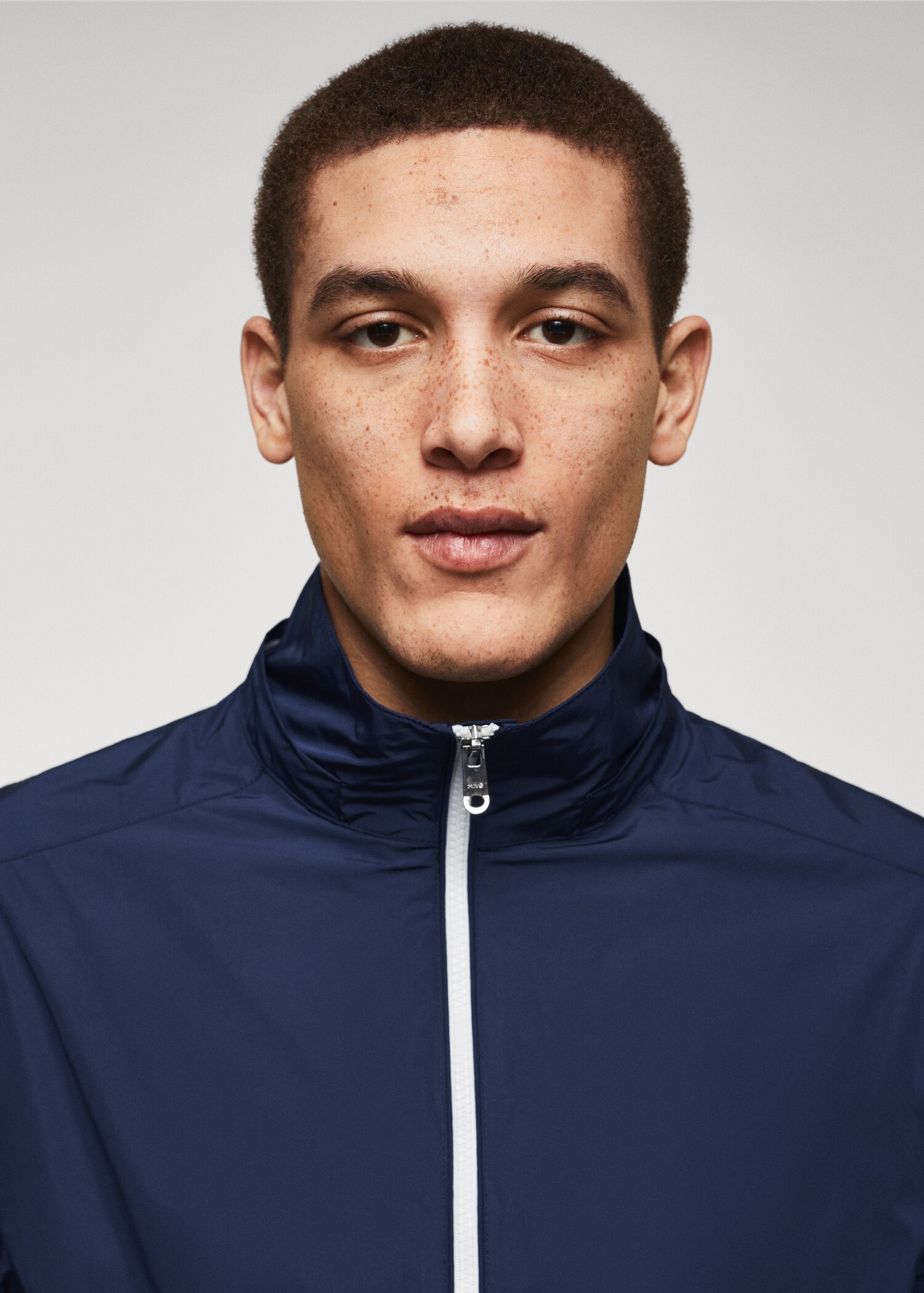 Water-repellent hooded jacket - Details of the article 1