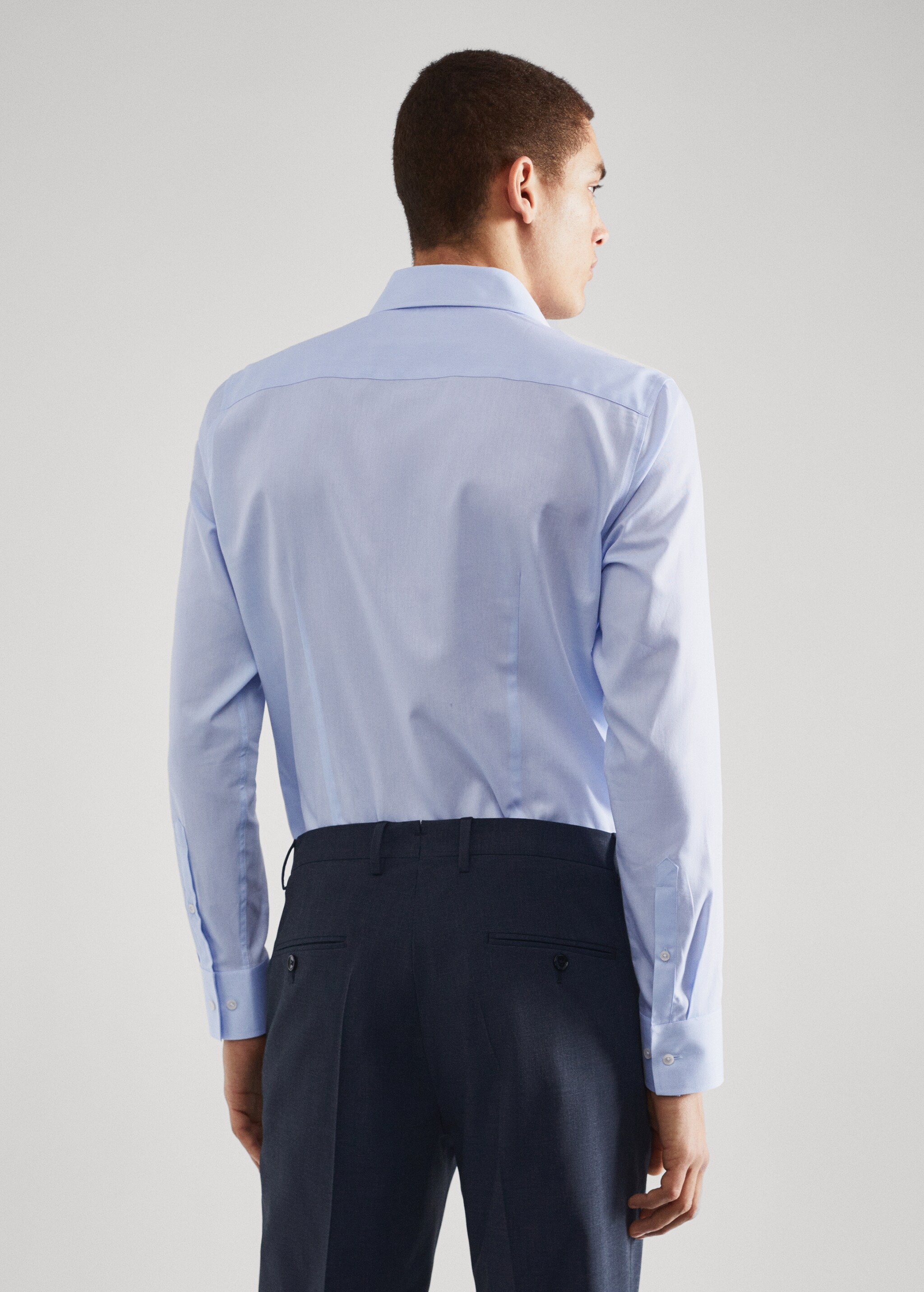 Slim Fit-Anzugshemd aus Baumwolle - Rückseite des Artikels
