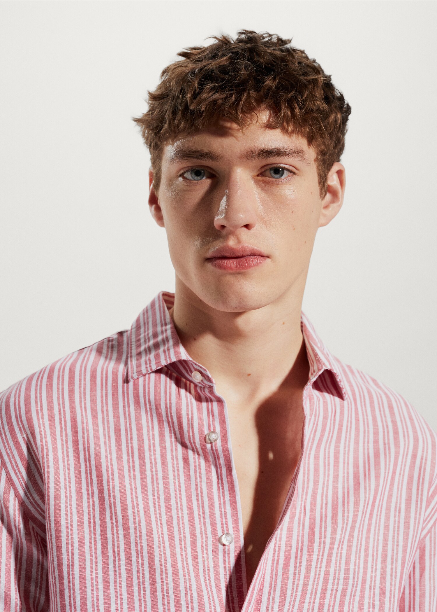 Regular-fit striped linen shirt - Details of the article 1