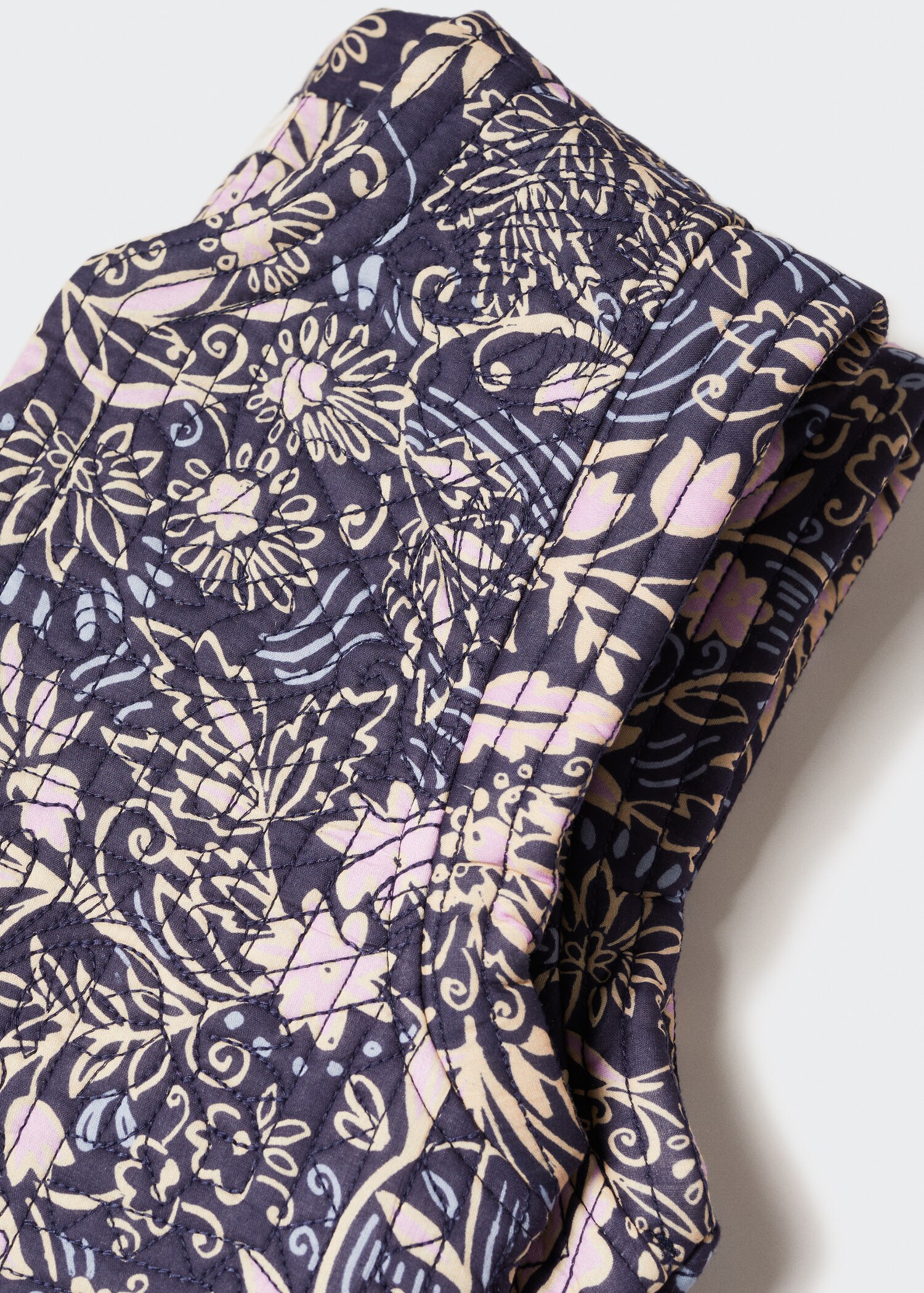 Floral quilted gilet - Details of the article 8